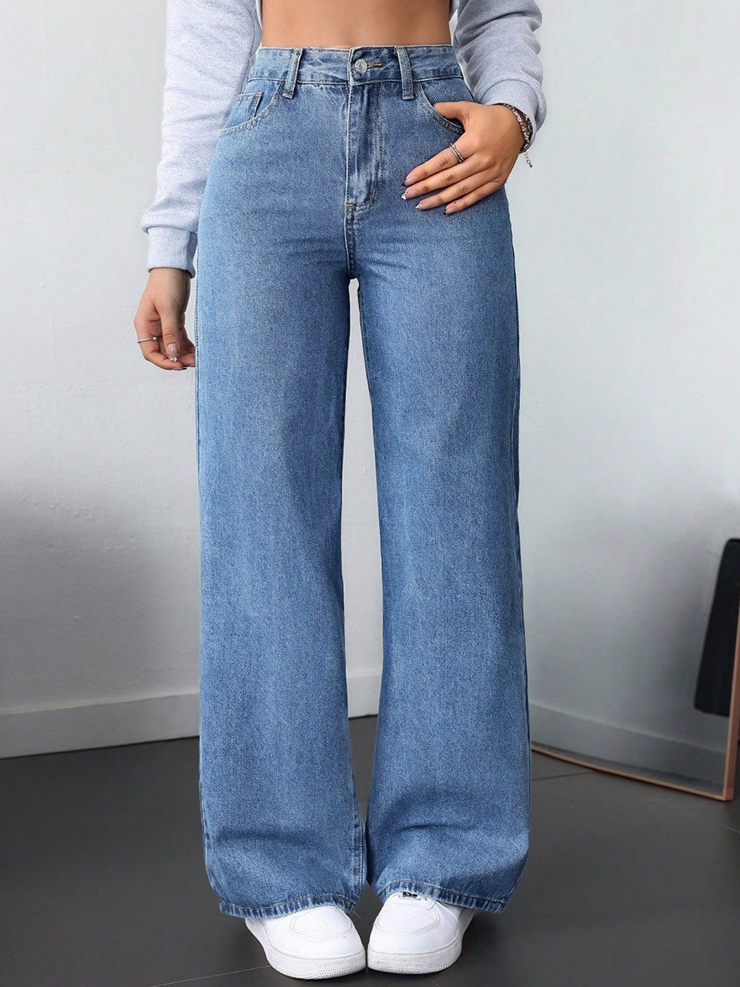 DressBerry Women Comfort Straight Fit High-Rise Light Fade Acid Wash Stretchable Jeans, Blue
DressBerry Women Comfort Straight Fit High-Rise Light Fade Acid Wash Stretchable Jeans, Blue