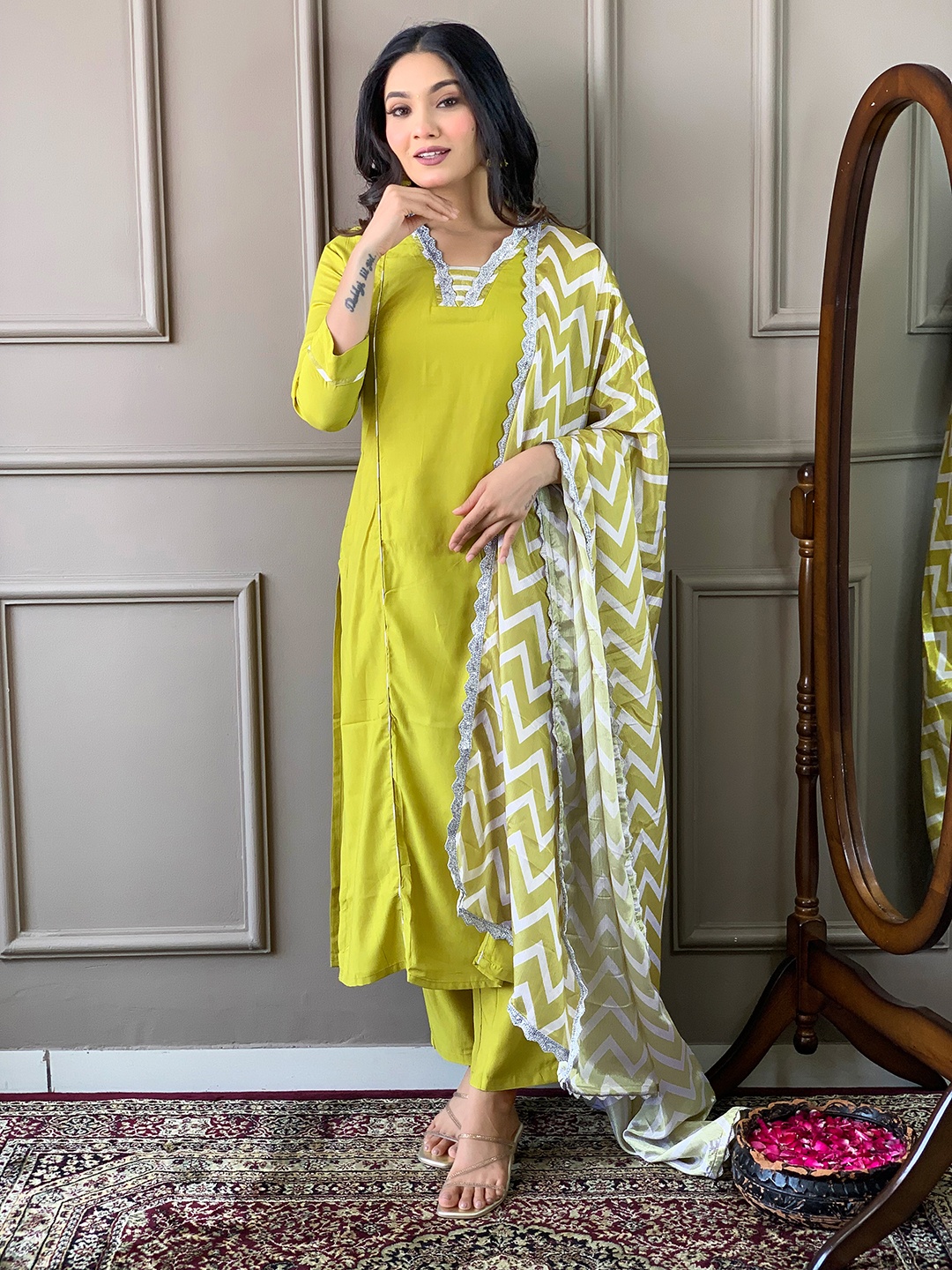 choiceit Women Embroidered Regular Thread Work Kurta with Pyjamas & With Dupatta, Green
choiceit Women Embroidered Regular Thread Work Kurta with Pyjamas & With Dupatta, Green