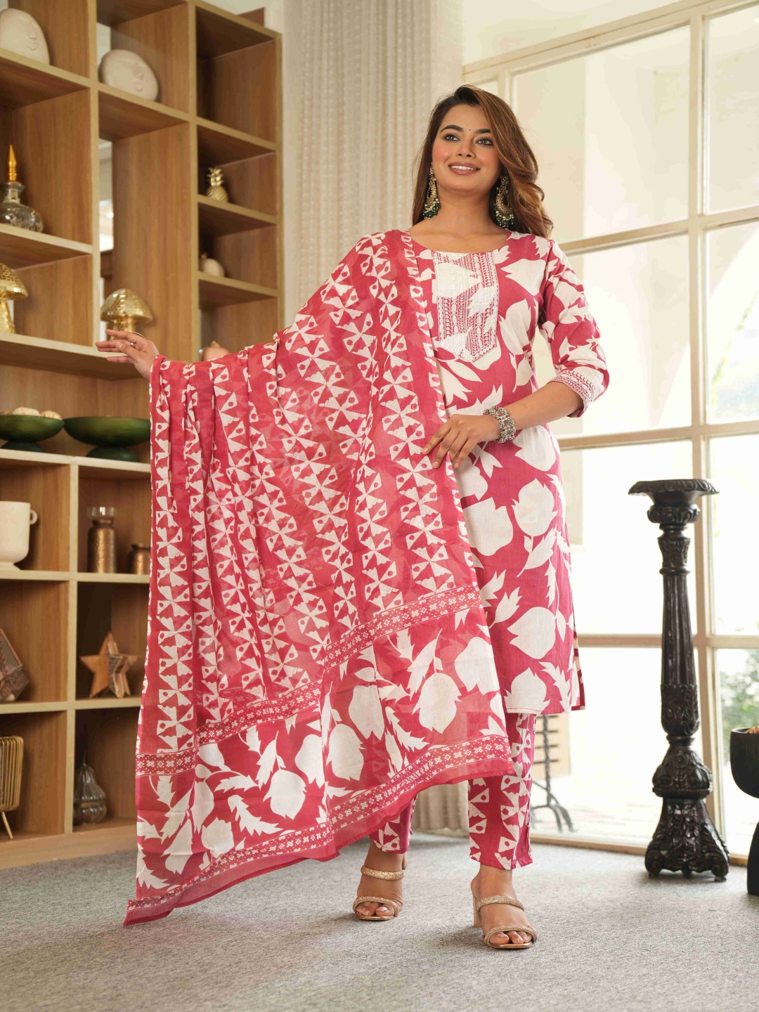 WILL BOTTOM Women Floral Printed Regular Pure Cotton Kurta with Trousers & With Dupatta, Pink
WILL BOTTOM Women Floral Printed Regular Pure Cotton Kurta with Trousers & With Dupatta, Pink