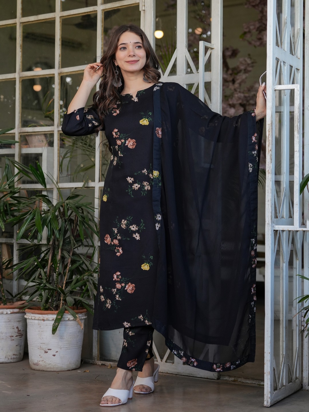 Murta Trends Women Floral Printed Regular Kurta with Trousers & With Dupatta, Black
Murta Trends Women Floral Printed Regular Kurta with Trousers & With Dupatta, Black