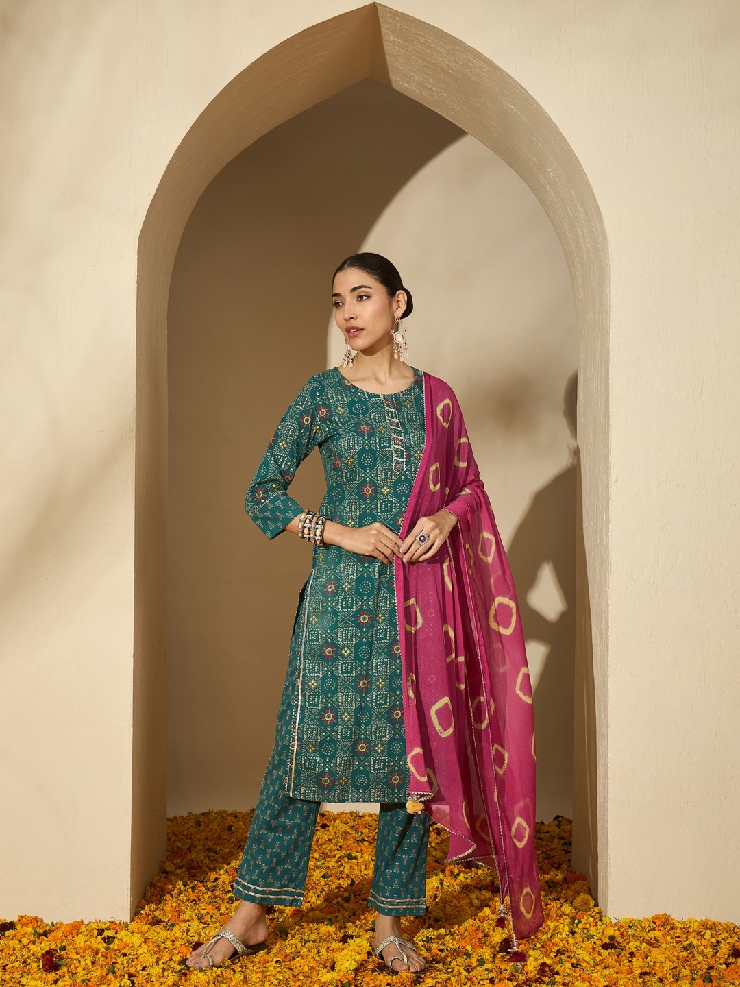 BANDIA Women Floral Printed Regular Mirror Work Pure Cotton Kurta with Trousers & With Dupatta, Green
BANDIA Women Floral Printed Regular Mirror Work Pure Cotton Kurta with Trousers & With Dupatta, Green