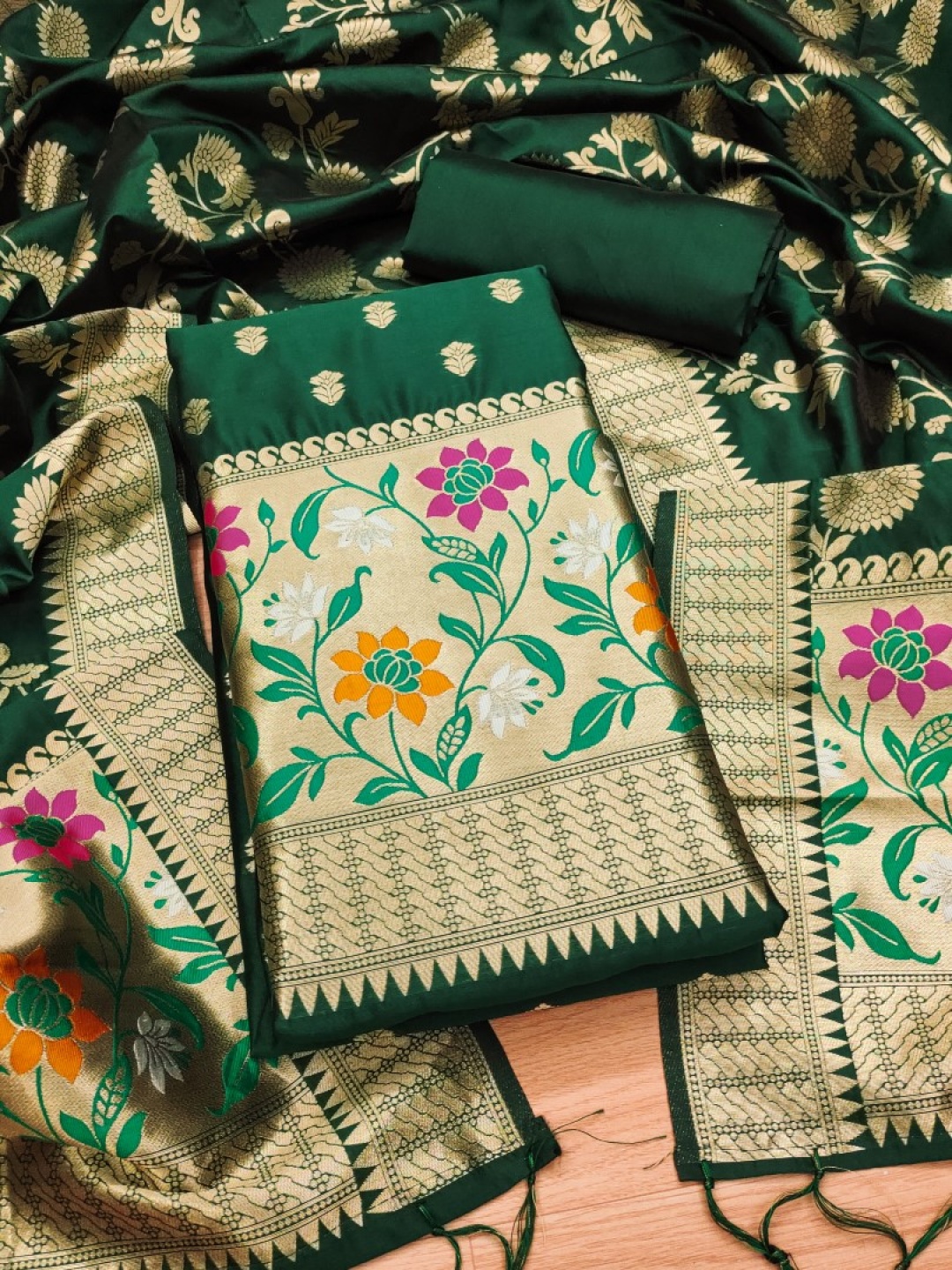 Rangtulika Ethnics Floral Woven Design Banarasi Silk Unstitched Dress Material, Green
Rangtulika Ethnics Floral Woven Design Banarasi Silk Unstitched Dress Material, Green
