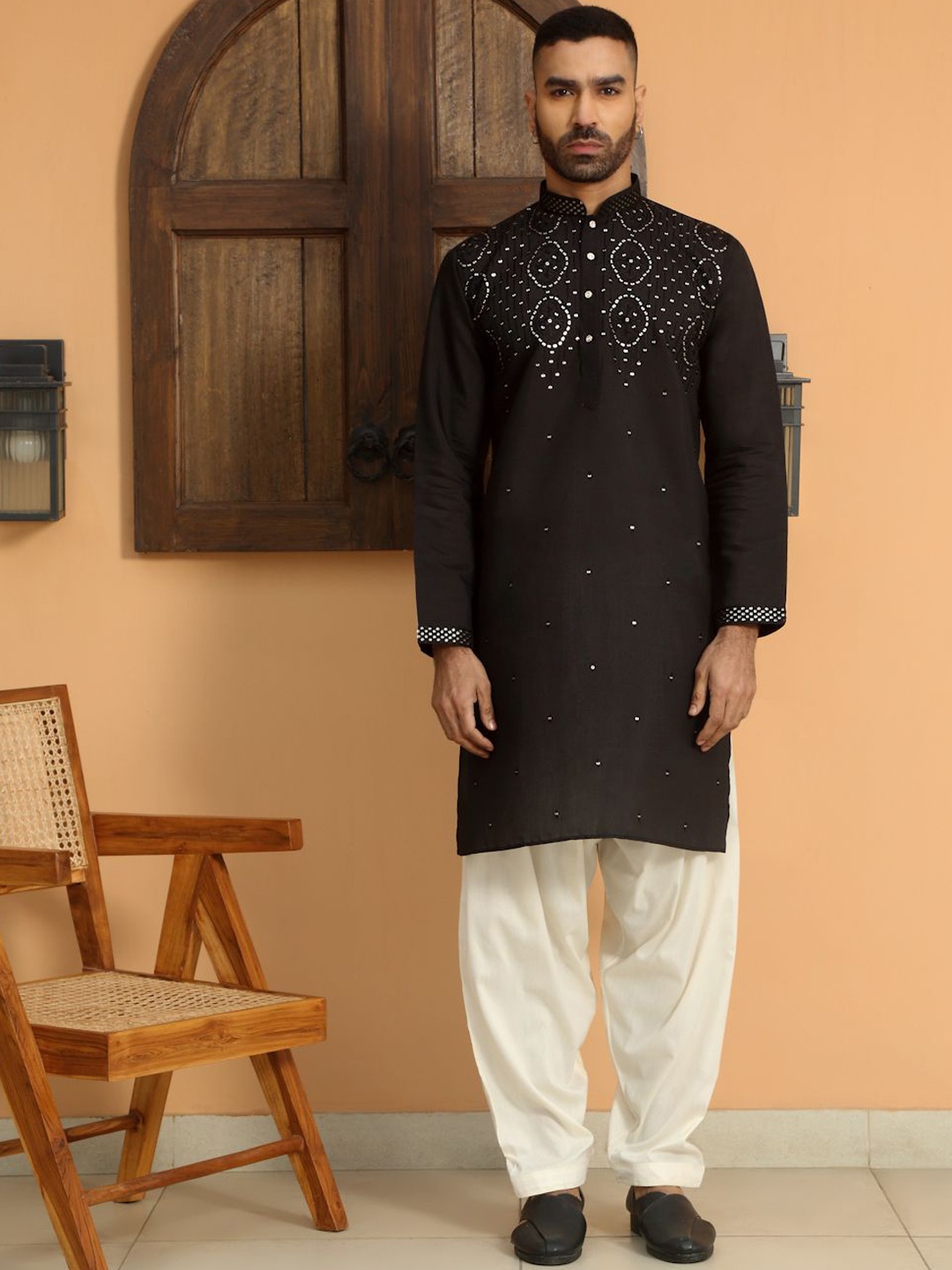 KRAFT INDIA LUXE Men Ethnic Motifs Embroidered Regular Chikankari Kurta with Salwar, Black
KRAFT INDIA LUXE Men Ethnic Motifs Embroidered Regular Chikankari Kurta with Salwar, Black