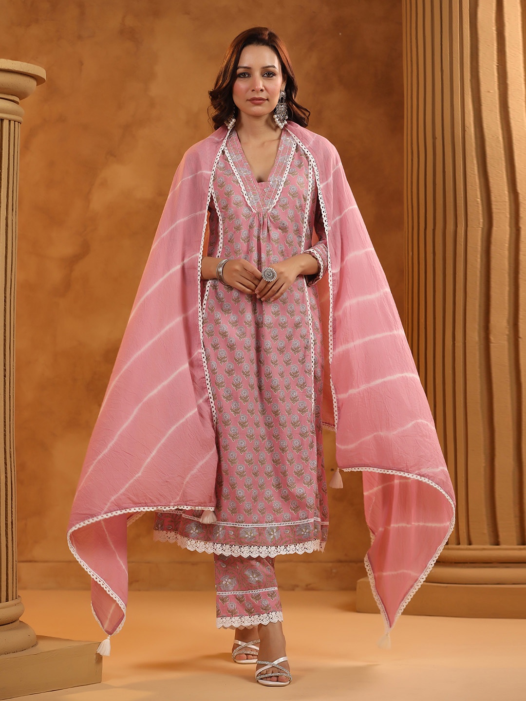 Meena Bazaar Floral Printed V Neck Panelled A-Line Kurta With Trousers & Dupatta, Pink
Meena Bazaar Floral Printed V Neck Panelled A-Line Kurta With Trousers & Dupatta, Pink