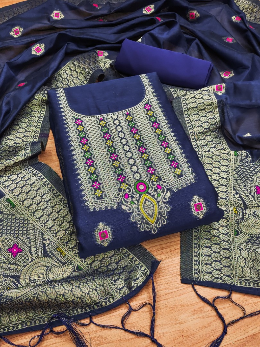 Rangtulika Ethnics Floral Woven Design Zari Banarasi Silk Unstitched Dress Material, Blue
Rangtulika Ethnics Floral Woven Design Zari Banarasi Silk Unstitched Dress Material, Blue