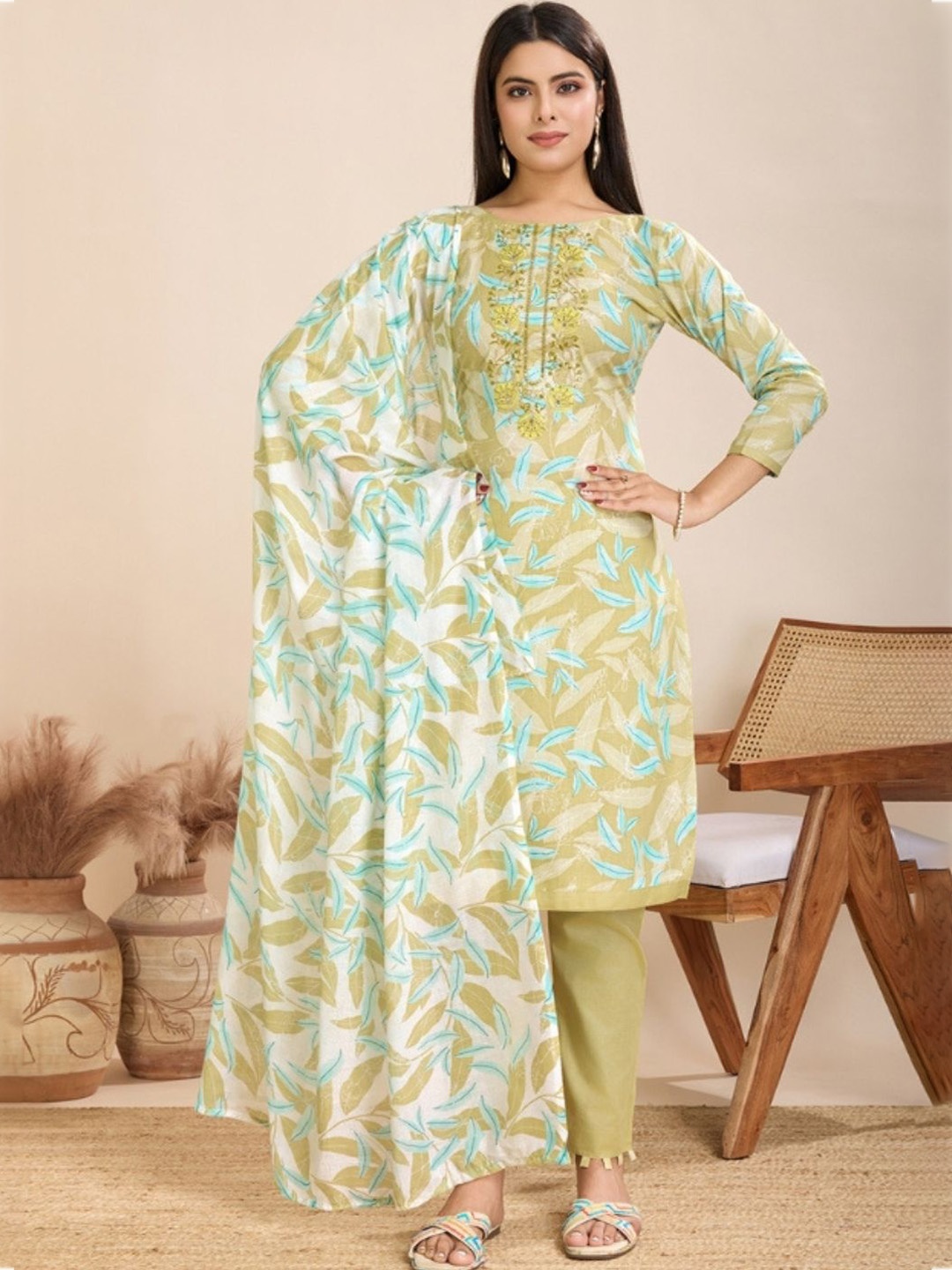 ANUSHEET Women Floral Embroidered Regular Pure Cotton Kurta with Trousers & With Dupatta, Blue
ANUSHEET Women Floral Embroidered Regular Pure Cotton Kurta with Trousers & With Dupatta, Blue