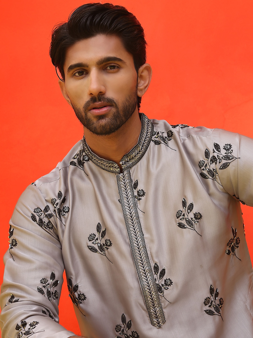 Jompers Floral Embroidered Mandarin Collar Sequinned Silk Cotton Straight Kurta, Grey
Jompers Floral Embroidered Mandarin Collar Sequinned Silk Cotton Straight Kurta, Grey