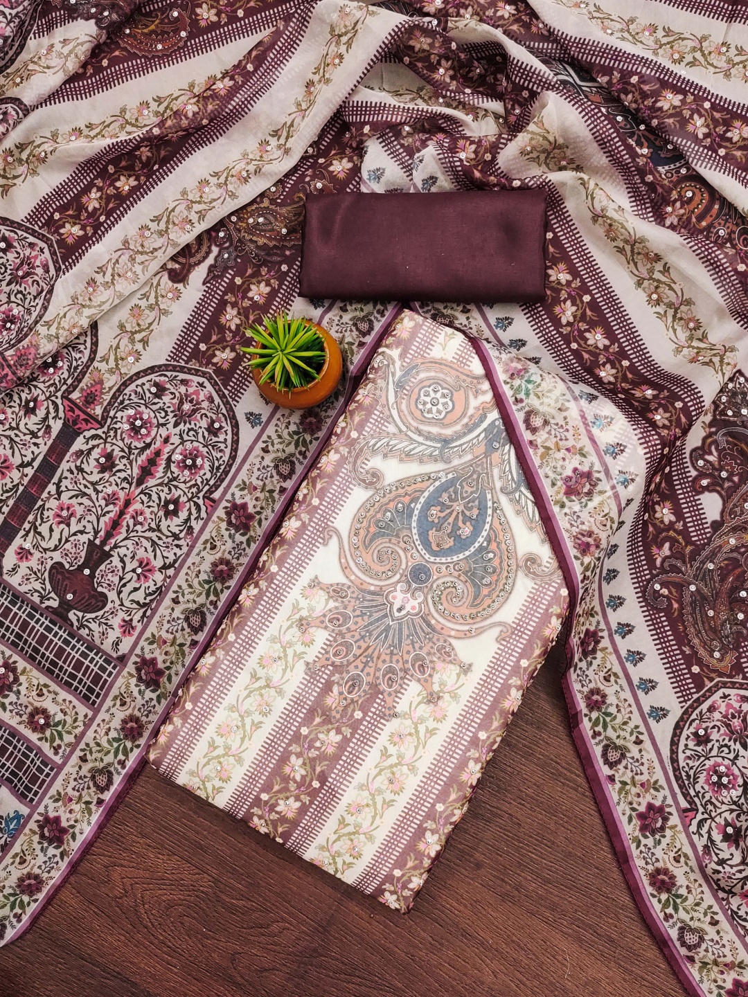 BlissFlair Ethnic Motifs Printed Sequinned Organza Unstitched Dress Material, Purple
BlissFlair Ethnic Motifs Printed Sequinned Organza Unstitched Dress Material, Purple