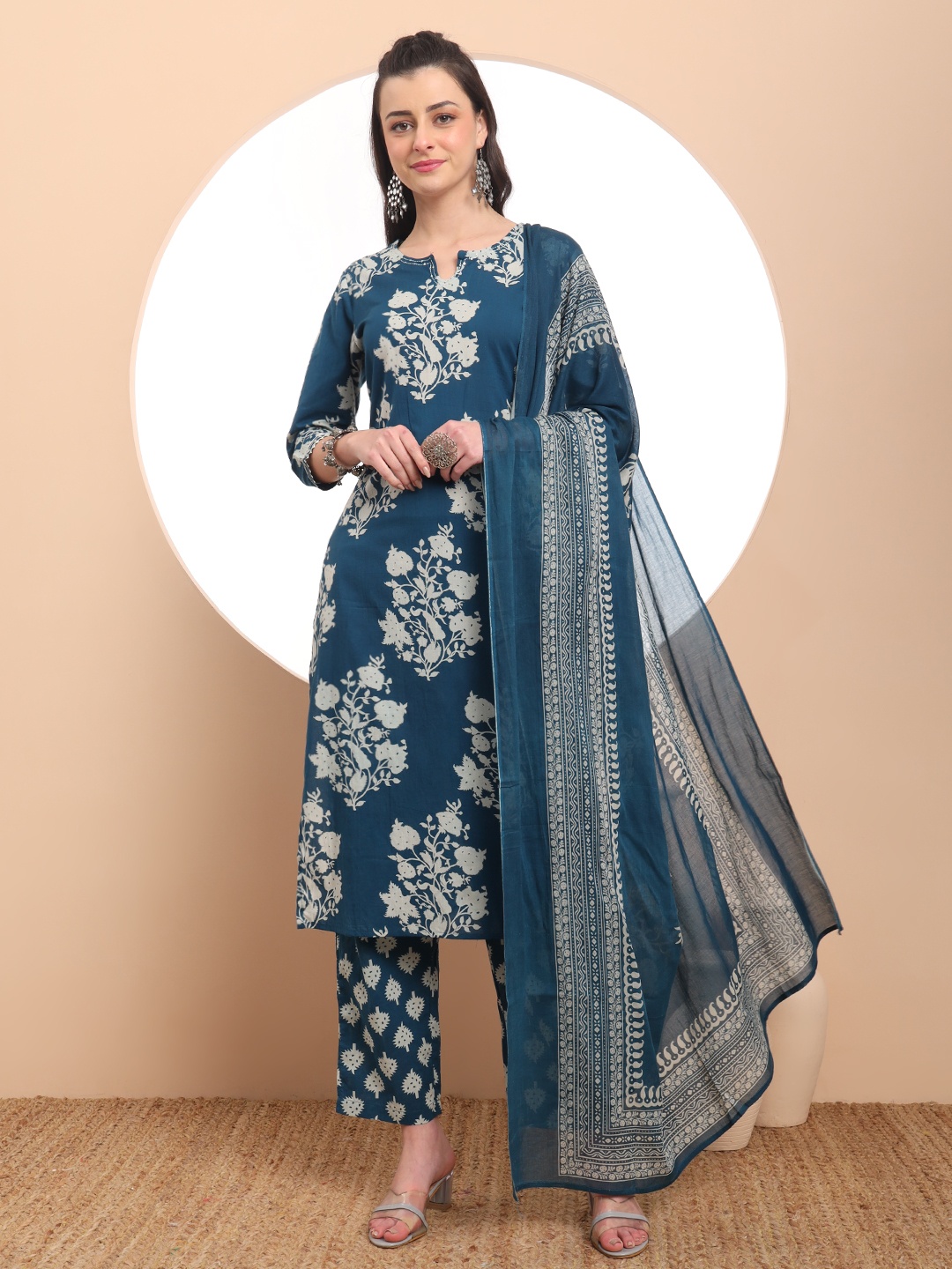 Yufta Women Floral Printed Regular Sequinned Pure Cotton Kurta with Trousers & With Dupatta, Teal
Yufta Women Floral Printed Regular Sequinned Pure Cotton Kurta with Trousers & With Dupatta, Teal
