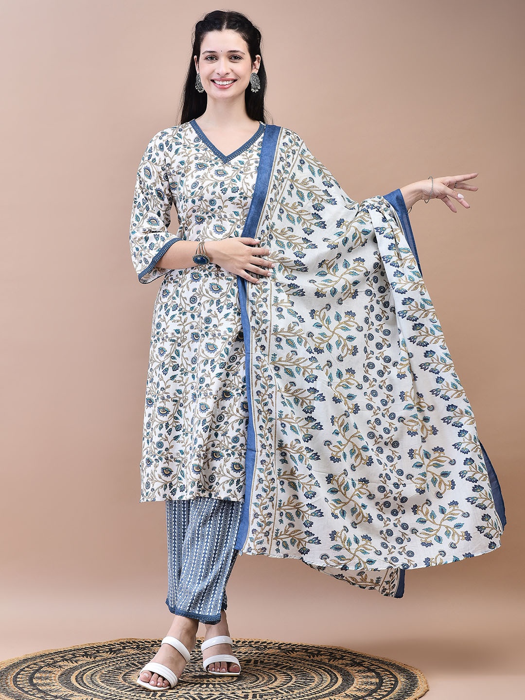 Shree Women Floral Printed Regular Pure Cotton Kurta with Trousers & With Dupatta, Blue
Shree Women Floral Printed Regular Pure Cotton Kurta with Trousers & With Dupatta, Blue