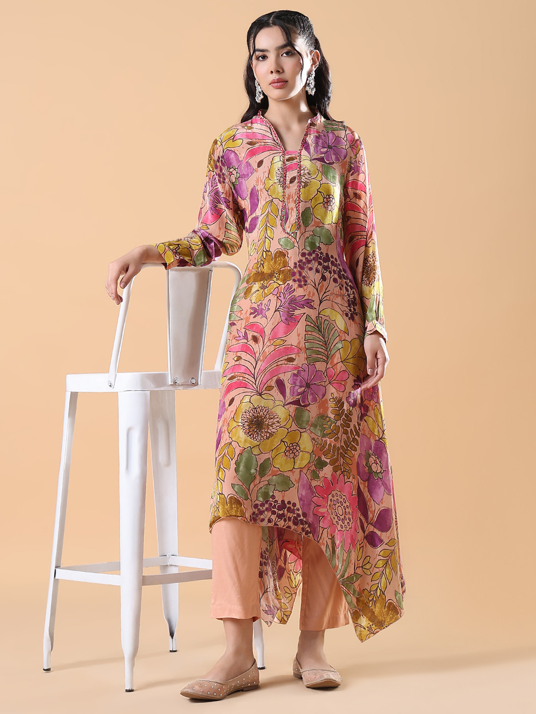 SHOWOFF Women Floral Printed Regular Beads and Stones Kurta with Trousers, Peach
SHOWOFF Women Floral Printed Regular Beads and Stones Kurta with Trousers, Peach