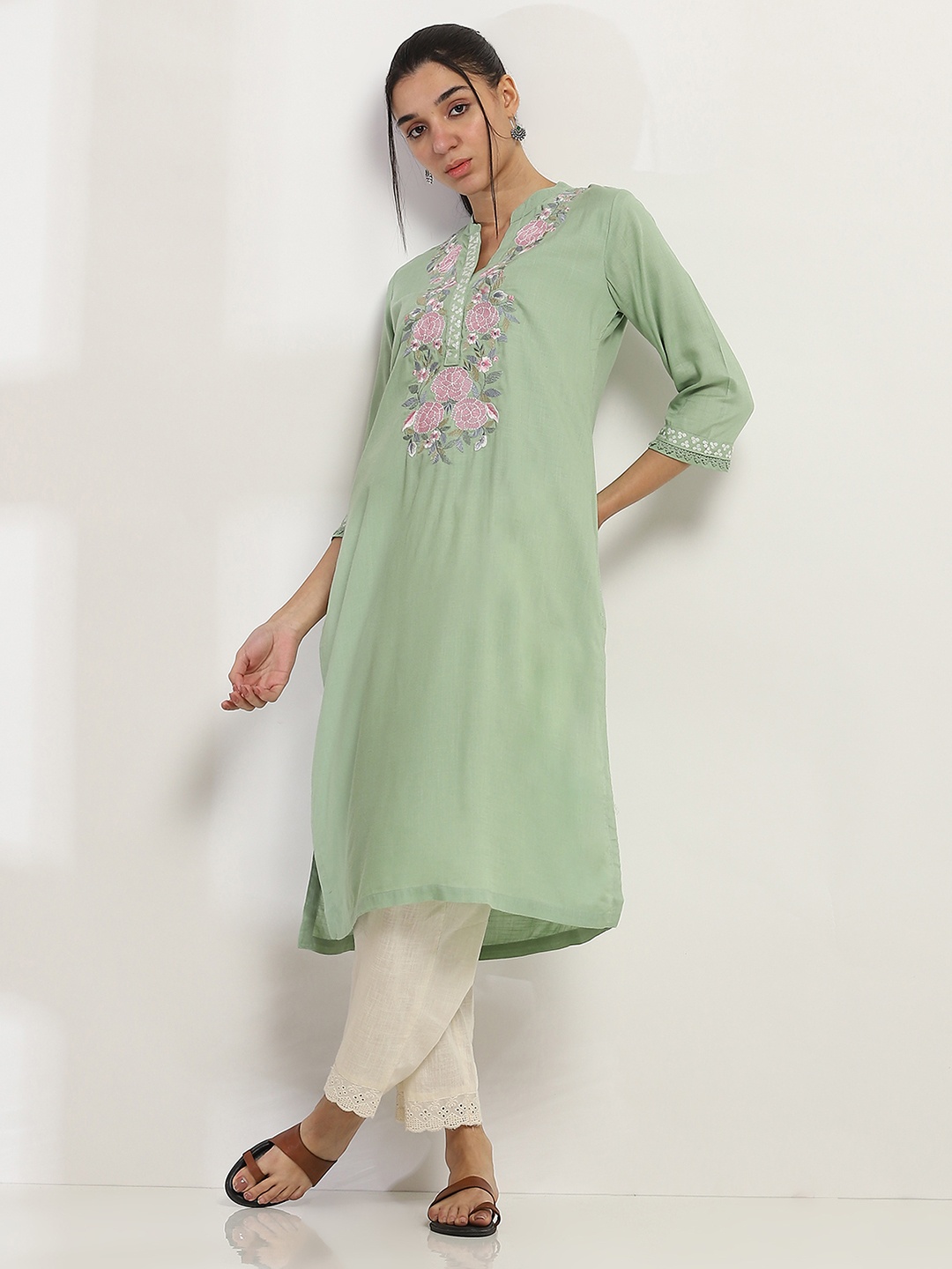 Rangriti Floral Yoke Design Thread Work Mandarin Collar Straight Kurta, Green
Rangriti Floral Yoke Design Thread Work Mandarin Collar Straight Kurta, Green