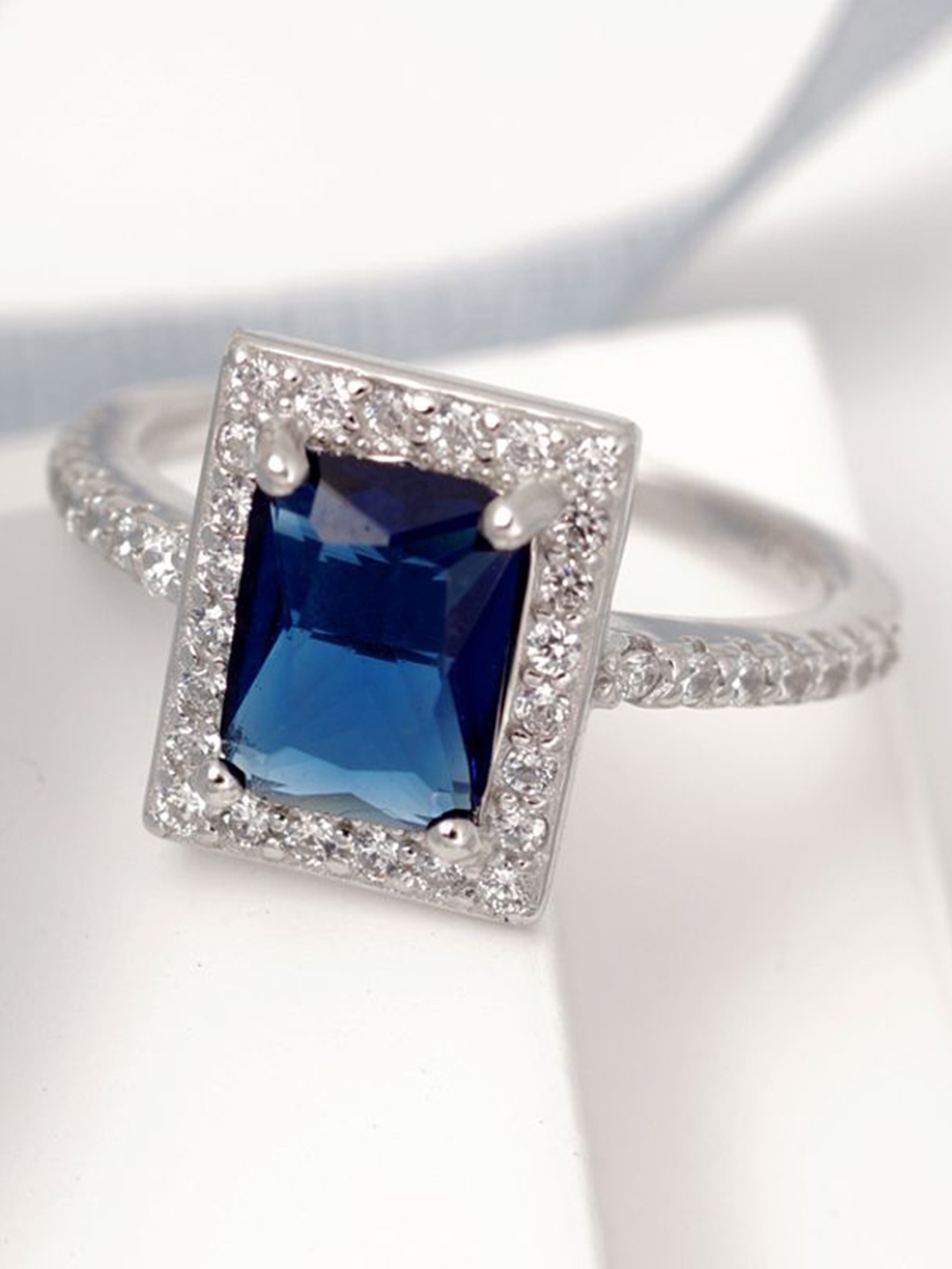 Tuanz Silver Jewelry 925 Sterling Silver Rhodium-Plated Cubic Zircon-Studded Finger Ring
Tuanz Silver Jewelry 925 Sterling Silver Rhodium-Plated Cubic Zircon-Studded Finger Ring