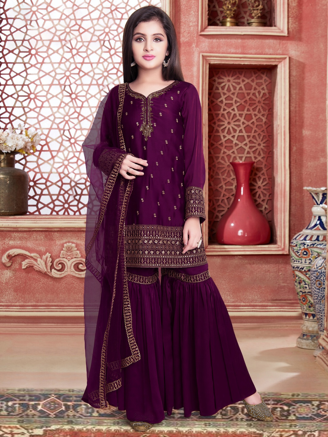 Wommaniya Impex Girls Floral Embroidered Regular Kurta with Sharara & With Dupatta, Purple
Wommaniya Impex Girls Floral Embroidered Regular Kurta with Sharara & With Dupatta, Purple