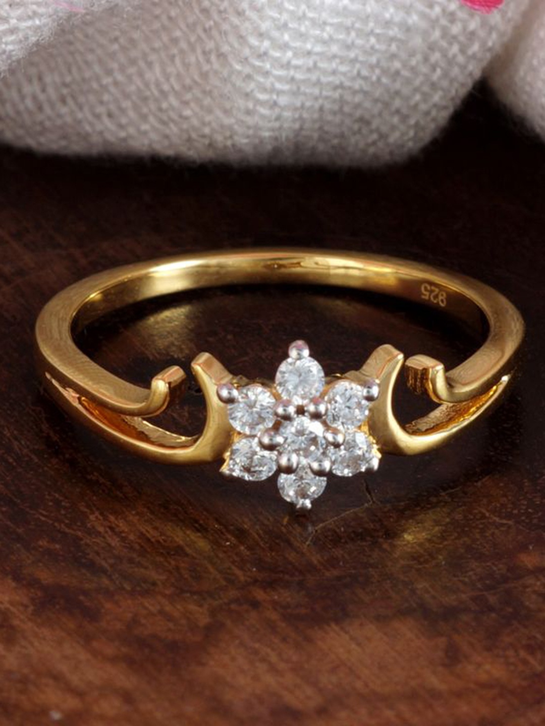 Tuanz Silver Jewelry 925 Sterling Silver Gold-Plated Cubic Zircon-Studded Finger Ring
Tuanz Silver Jewelry 925 Sterling Silver Gold-Plated Cubic Zircon-Studded Finger Ring