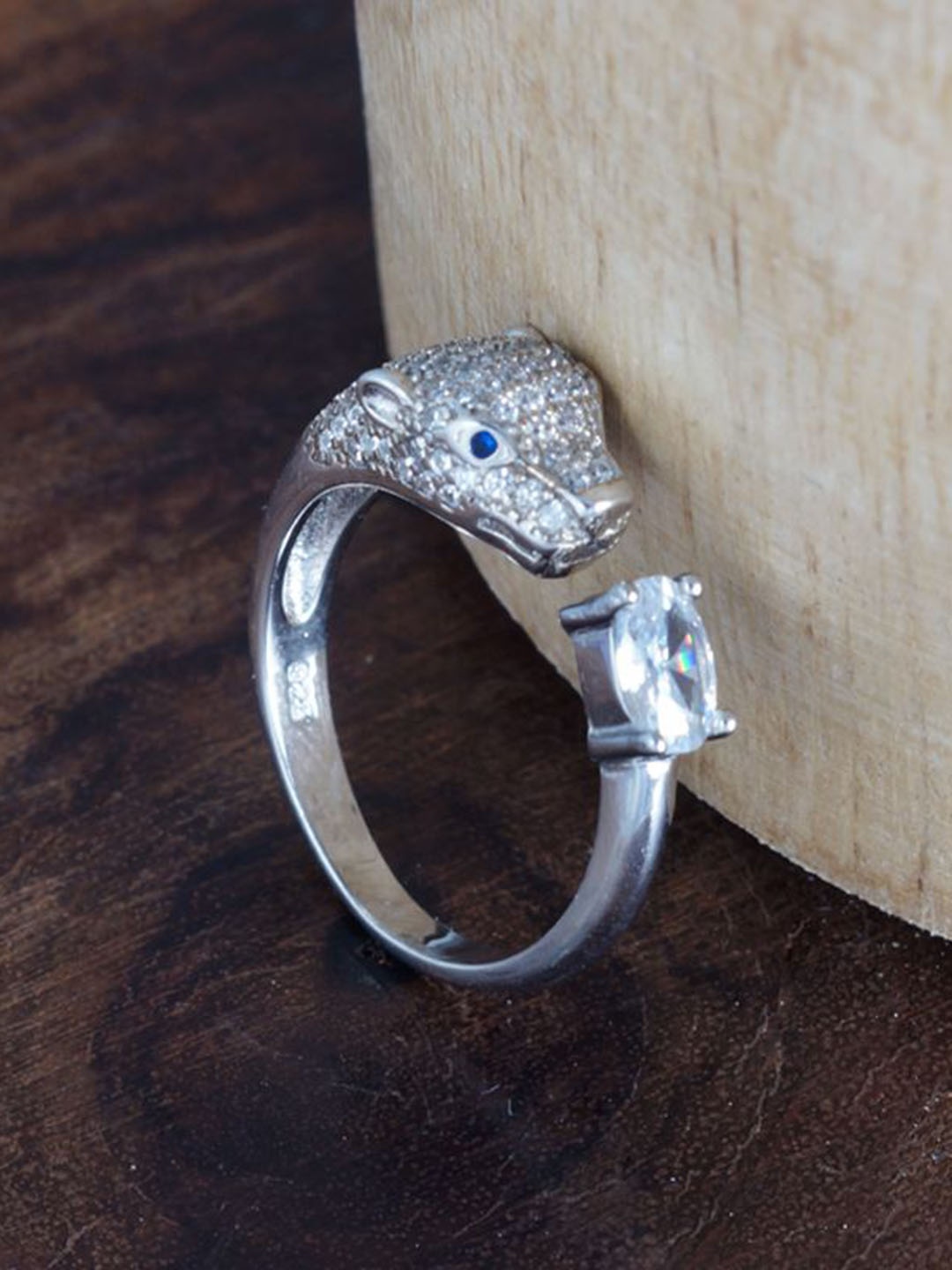 Tuanz Silver Jewelry 925 Sterling Silver Rhodium-Plated Cubic Zirconia-Studded Finger Ring
Tuanz Silver Jewelry 925 Sterling Silver Rhodium-Plated Cubic Zirconia-Studded Finger Ring