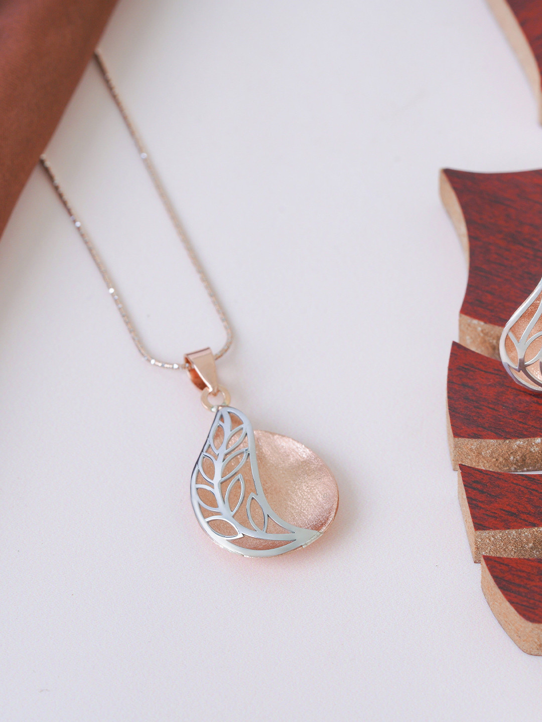 KIORAH 925 Sterling Silver Rose Gold-Plated Teardrop Shaped Pendant With Chain
KIORAH 925 Sterling Silver Rose Gold-Plated Teardrop Shaped Pendant With Chain