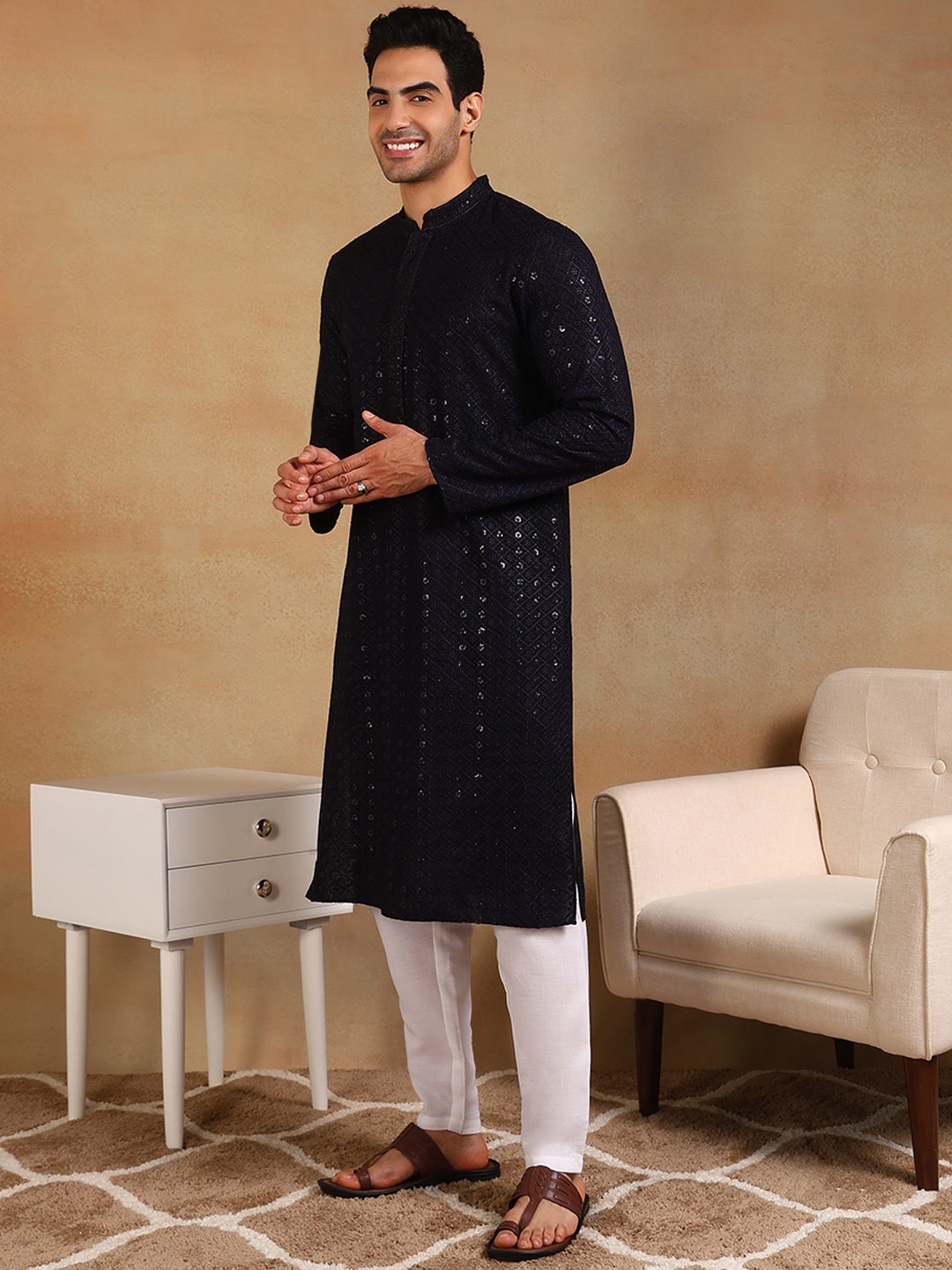 House of Pataudi Mandarin Collar Floral Embroidered Chikankari Straight Kurta, Navy blue
House of Pataudi Mandarin Collar Floral Embroidered Chikankari Straight Kurta, Navy blue