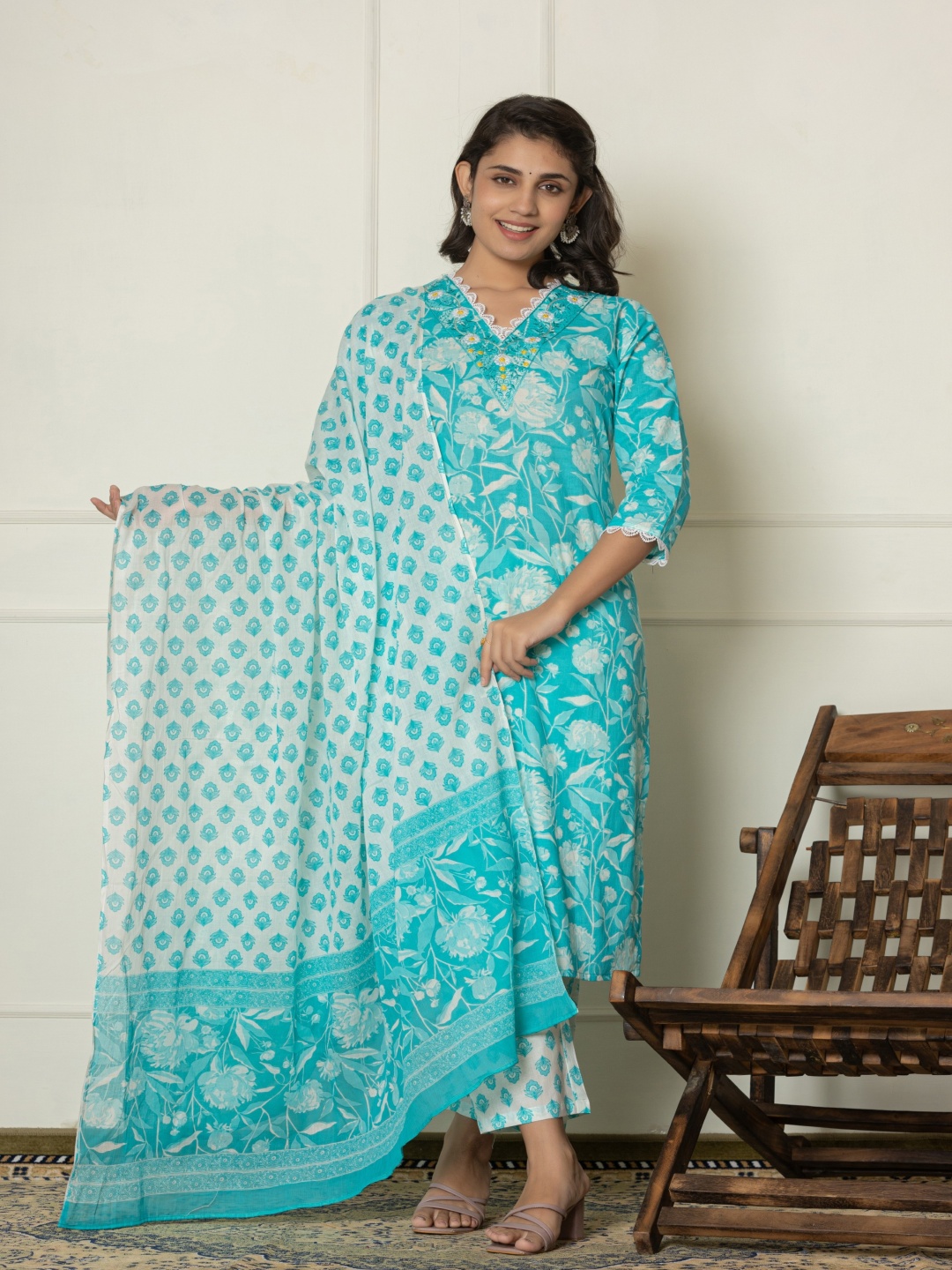 Krati Creations Women Floral Printed Regular Pure Cotton Kurta with Trousers & With Dupatta, Sea green
Krati Creations Women Floral Printed Regular Pure Cotton Kurta with Trousers & With Dupatta, Sea green