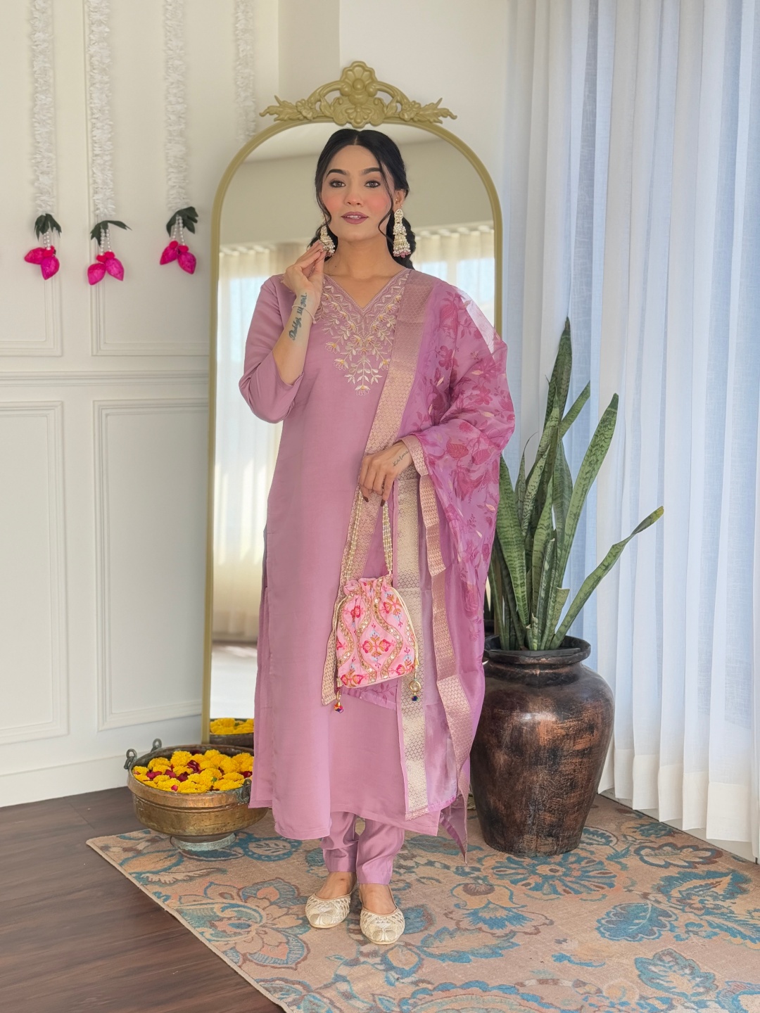 Navlik Women Floral Embroidered Regular Thread Work Chanderi Silk Kurta with Trousers & With Dupatta, Peach
Navlik Women Floral Embroidered Regular Thread Work Chanderi Silk Kurta with Trousers & With Dupatta, Peach