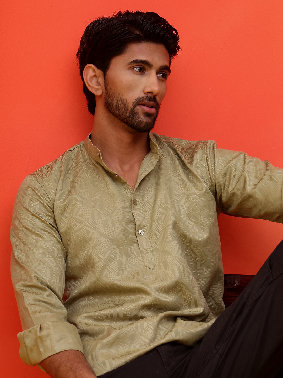Jompers Geometric Woven Design Band Collar Long Roll-Up Sleeves Straight Kurta, Green
Jompers Geometric Woven Design Band Collar Long Roll-Up Sleeves Straight Kurta, Green