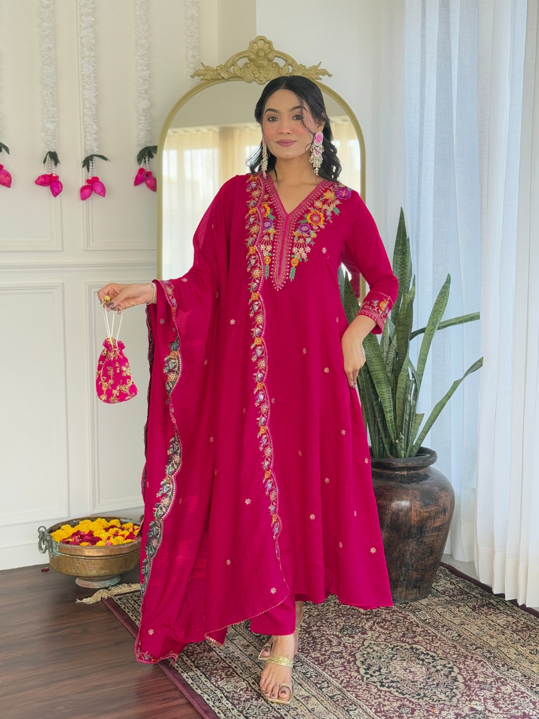 Navlik Women Floral Embroidered Regular Thread Work Kurta with Trousers & With Dupatta, Pink
Navlik Women Floral Embroidered Regular Thread Work Kurta with Trousers & With Dupatta, Pink