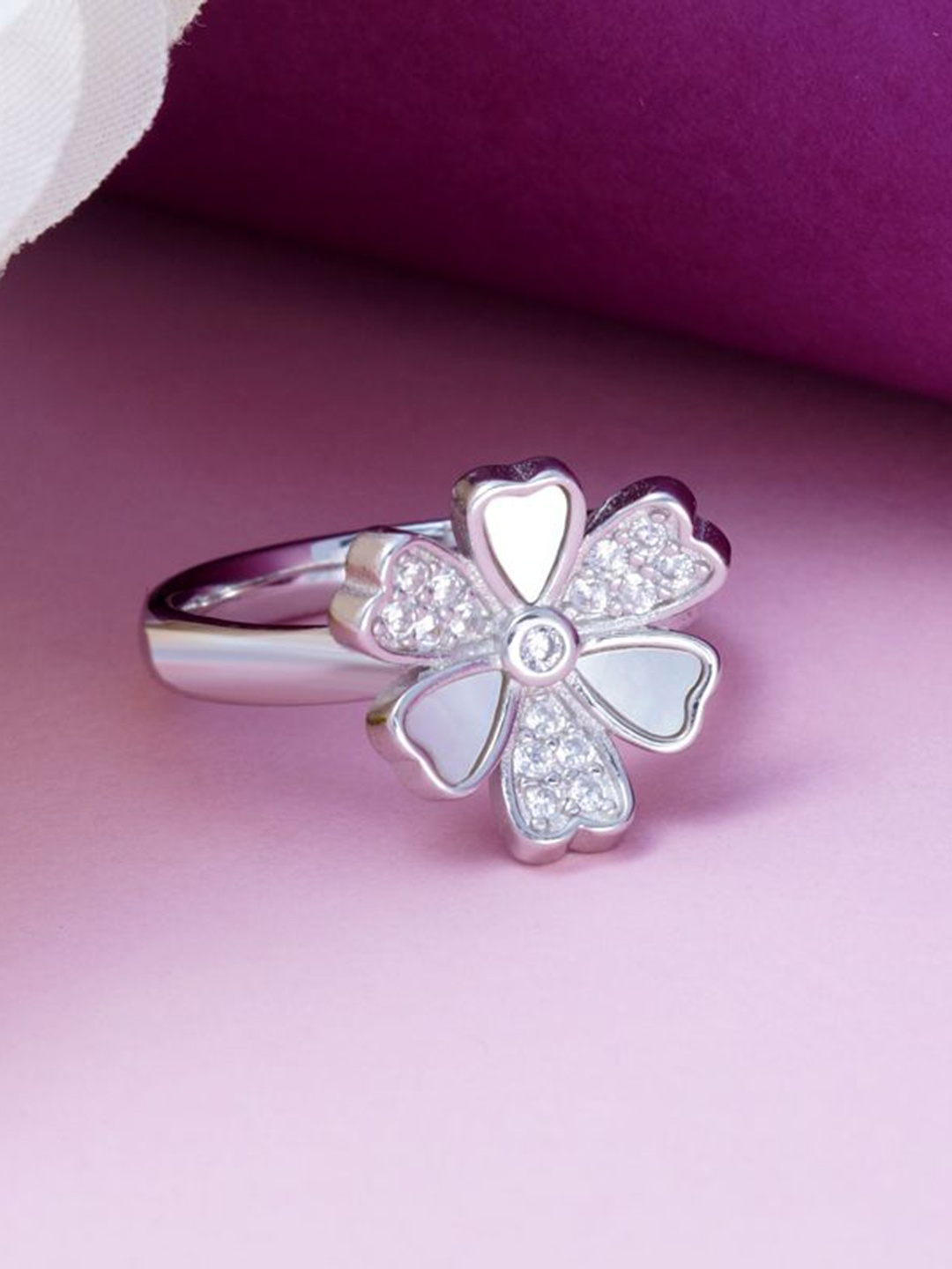 Tuanz Silver Jewelry 925 Sterling Silver Rhodium-Plated Cubic Zirconia-Studded Finger Ring
Tuanz Silver Jewelry 925 Sterling Silver Rhodium-Plated Cubic Zirconia-Studded Finger Ring