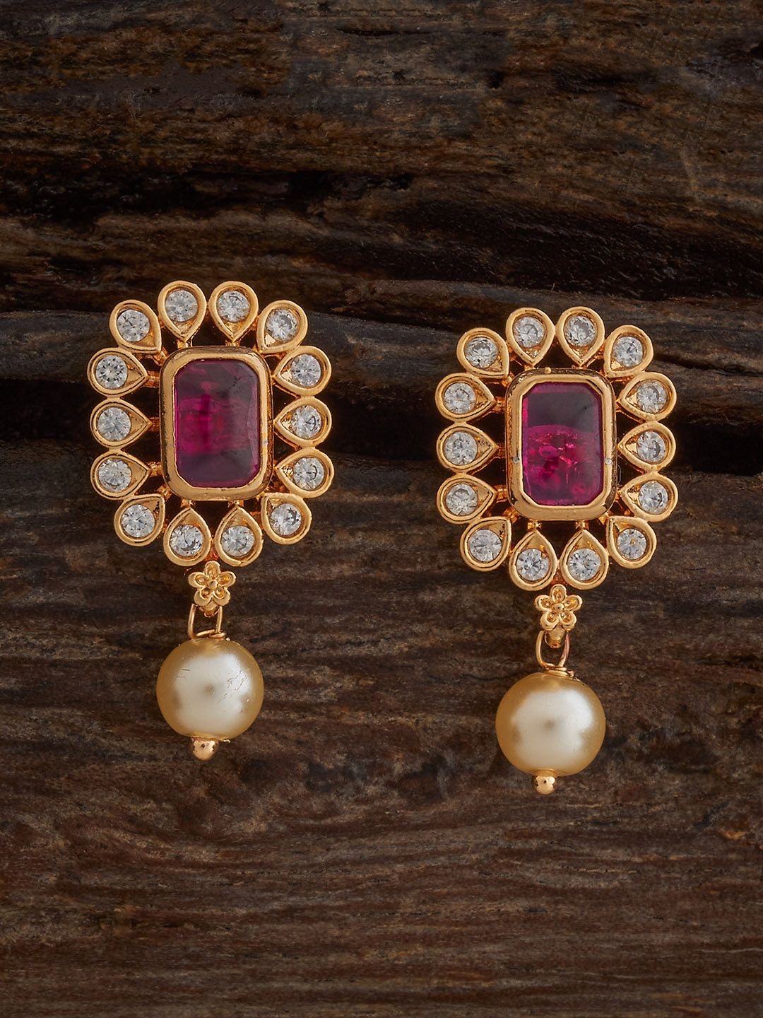 Kushal's Fashion Jewellery Ruby Gold-Plated Party Zircon Geometric Studs Earrings
Kushal's Fashion Jewellery Ruby Gold-Plated Party Zircon Geometric Studs Earrings