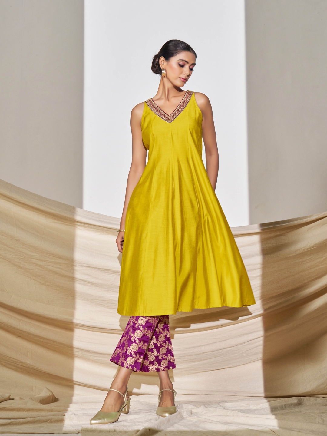 TANNAH Women Floral Dyed Regular Gotta Patti Kurta with Trousers & With Dupatta, Green
TANNAH Women Floral Dyed Regular Gotta Patti Kurta with Trousers & With Dupatta, Green
