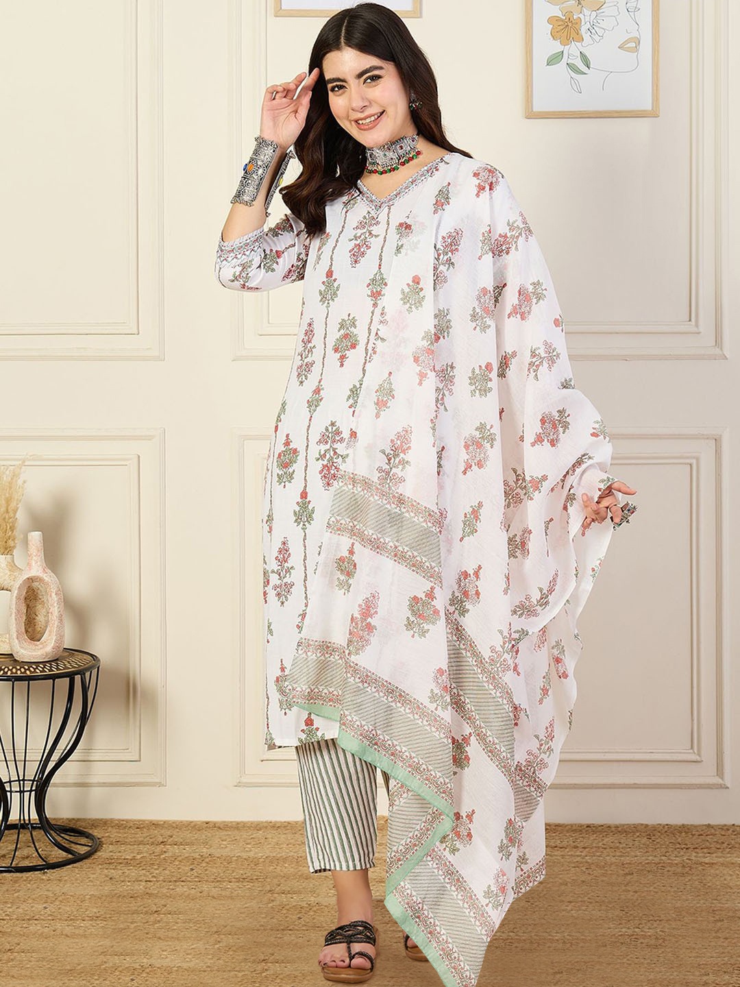 Moda Rapido Women Ethnic Motifs Printed Regular Kurta with Trousers & With Dupatta, White
Moda Rapido Women Ethnic Motifs Printed Regular Kurta with Trousers & With Dupatta, White