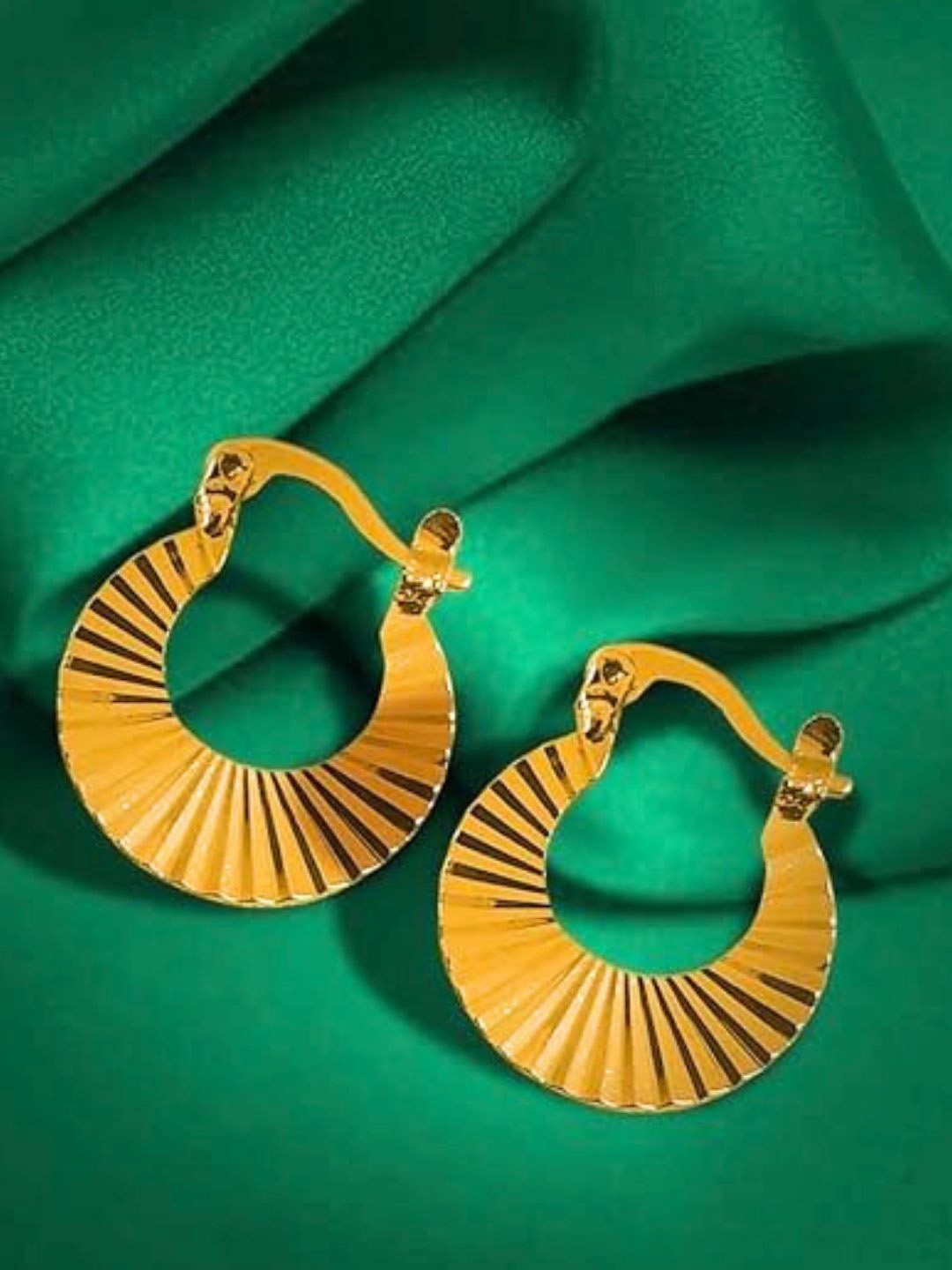 The Roadster Lifestyle Co. Men Gold-Plated Stainless Steel Circular Hoop Earrings
The Roadster Lifestyle Co. Men Gold-Plated Stainless Steel Circular Hoop Earrings