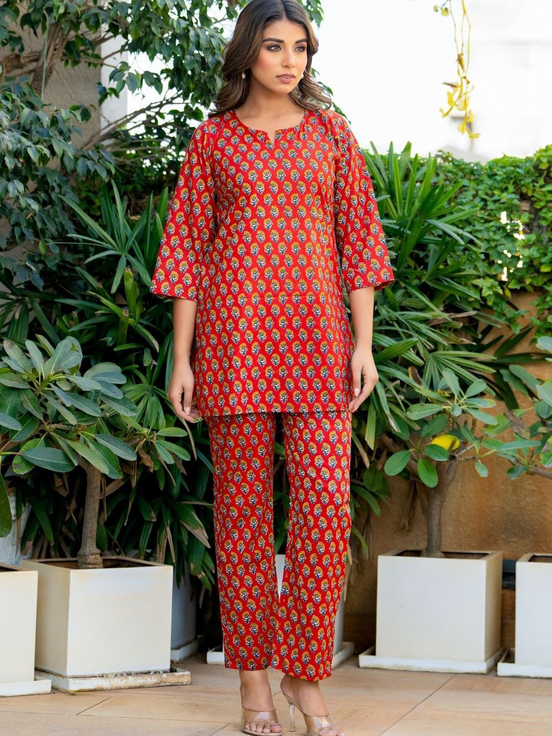 HOUSE OF JAMOTI Motif Base Rozana Printed Notch Neck Tunic With Trousers Co-Ords, Red
HOUSE OF JAMOTI Motif Base Rozana Printed Notch Neck Tunic With Trousers Co-Ords, Red