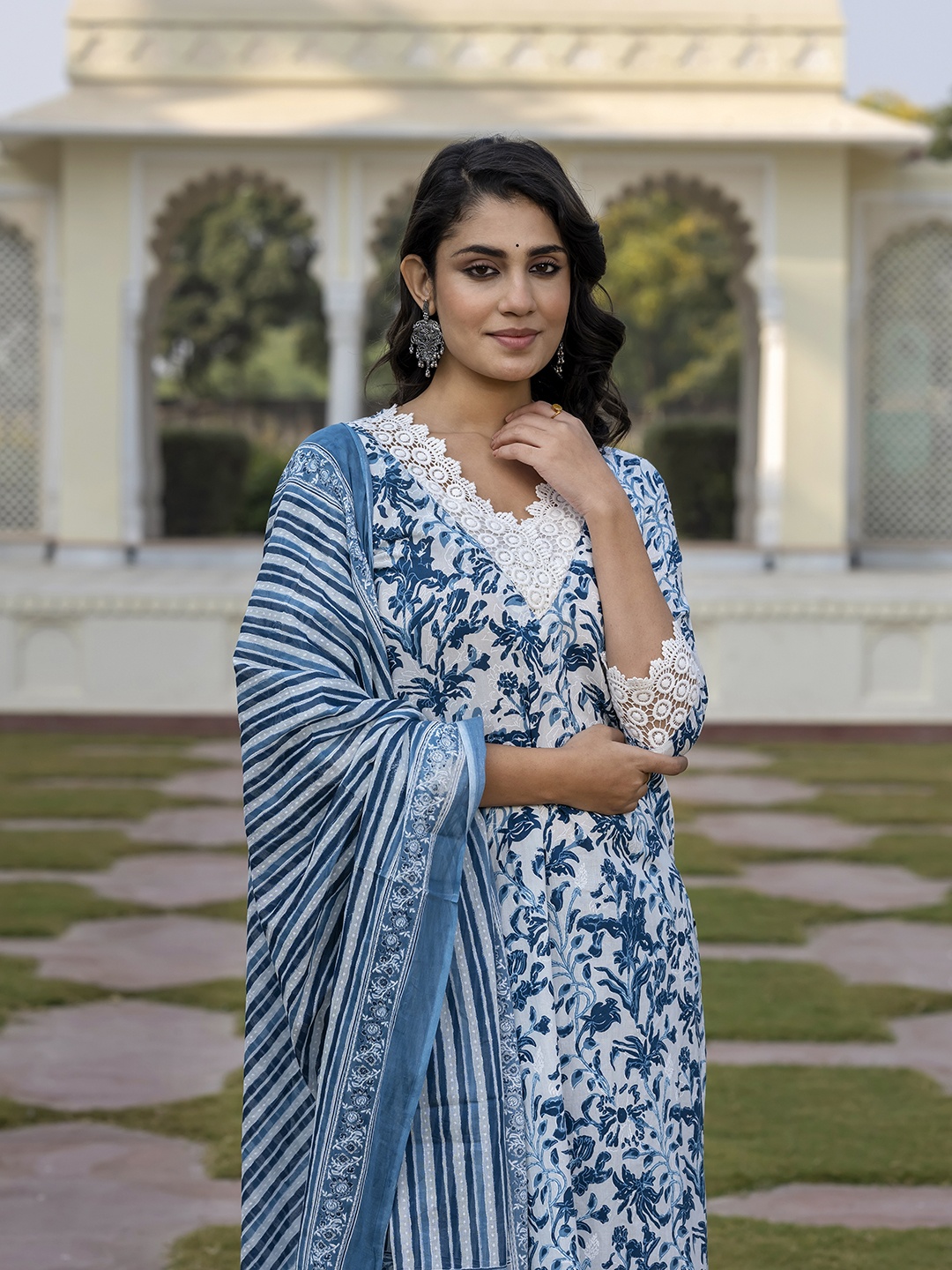 KALINI Women Floral Printed Regular Pure Cotton Kurta with Trousers & With Dupatta, Blue
KALINI Women Floral Printed Regular Pure Cotton Kurta with Trousers & With Dupatta, Blue