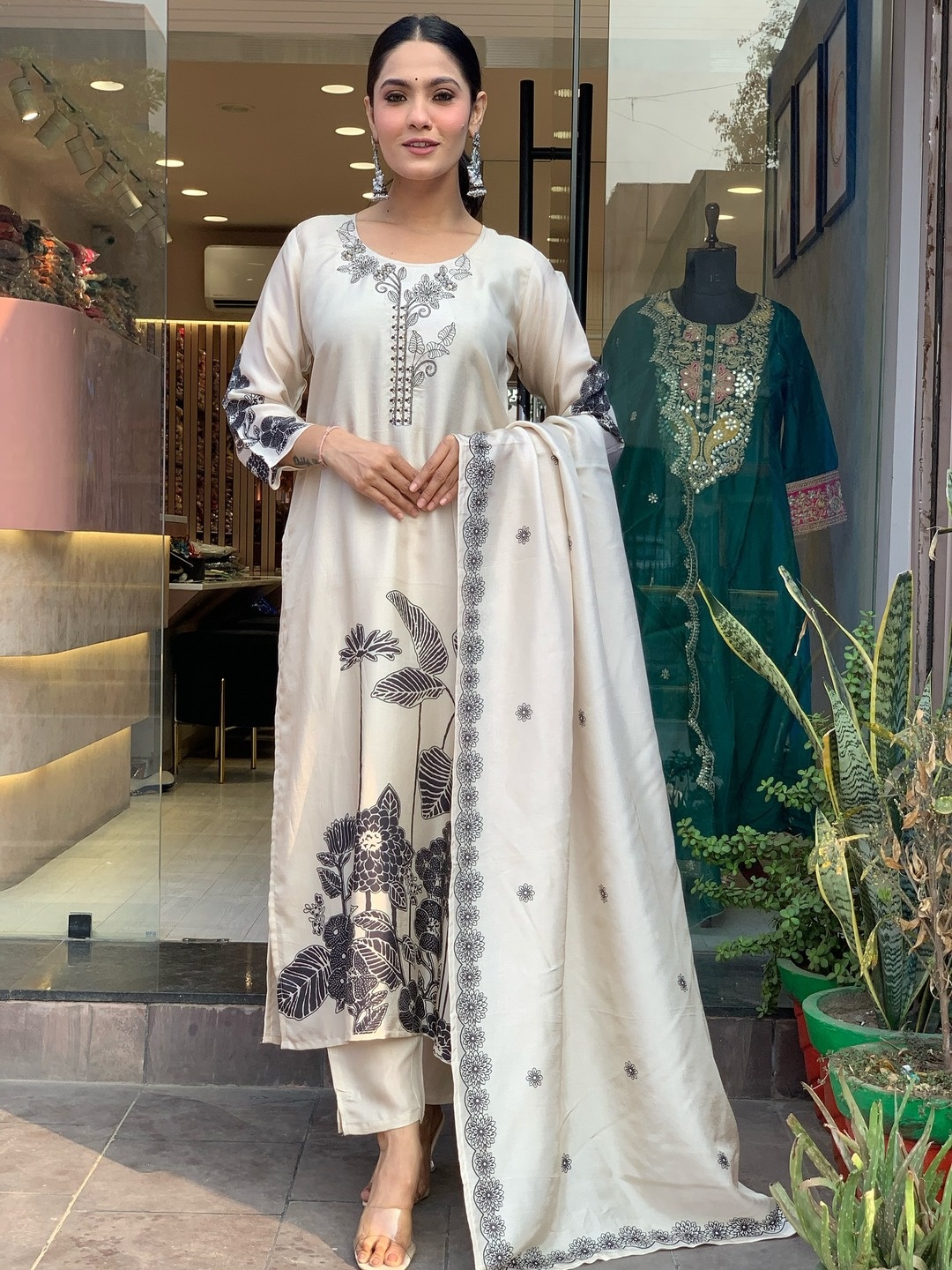 KALINI Women Floral Embroidered Regular Chanderi Silk Kurta with Trousers & With Dupatta, White
KALINI Women Floral Embroidered Regular Chanderi Silk Kurta with Trousers & With Dupatta, White