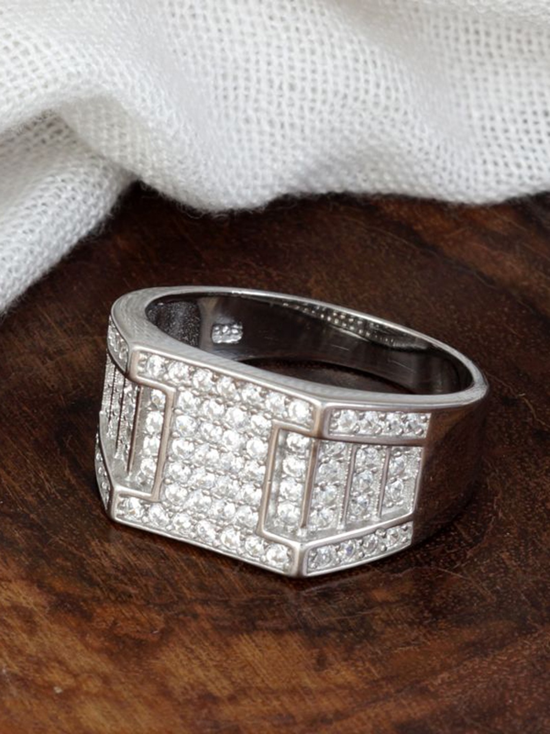 Tuanz Silver Jewelry Men 925 Sterling Silver Rhodium-Plated Stone Studded Finger Ring
Tuanz Silver Jewelry Men 925 Sterling Silver Rhodium-Plated Stone Studded Finger Ring