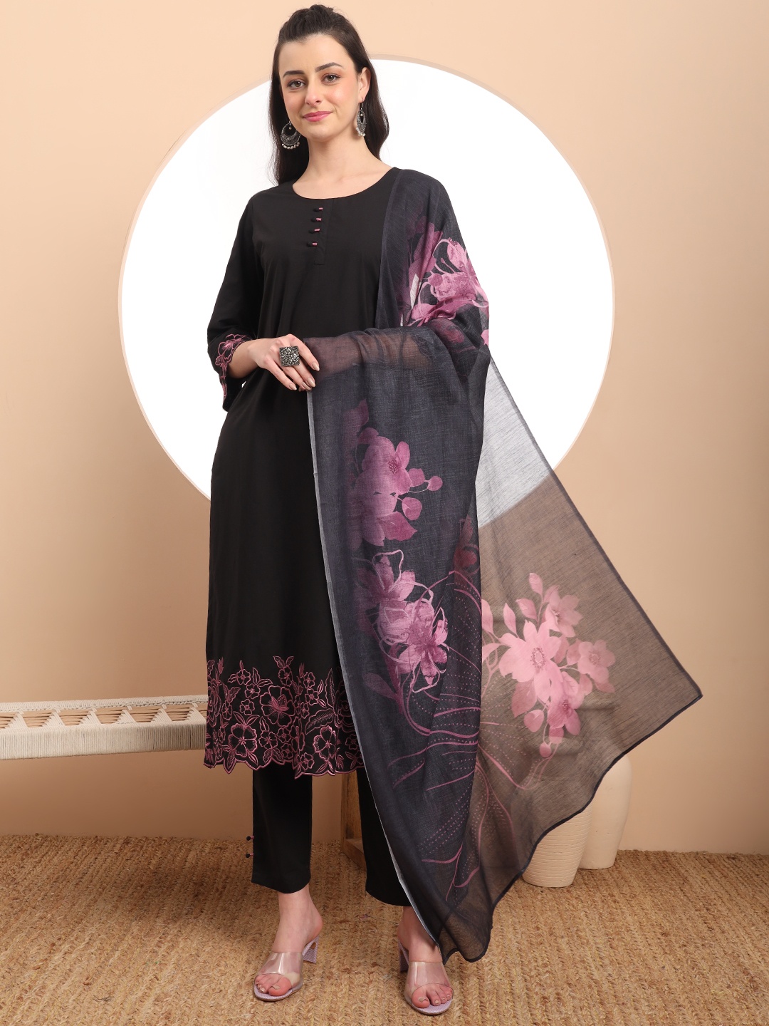 Yufta Women Floral Embroidered Regular Chikankari Pure Cotton Kurta with Trousers & With Dupatta, Black
Yufta Women Floral Embroidered Regular Chikankari Pure Cotton Kurta with Trousers & With Dupatta, Black