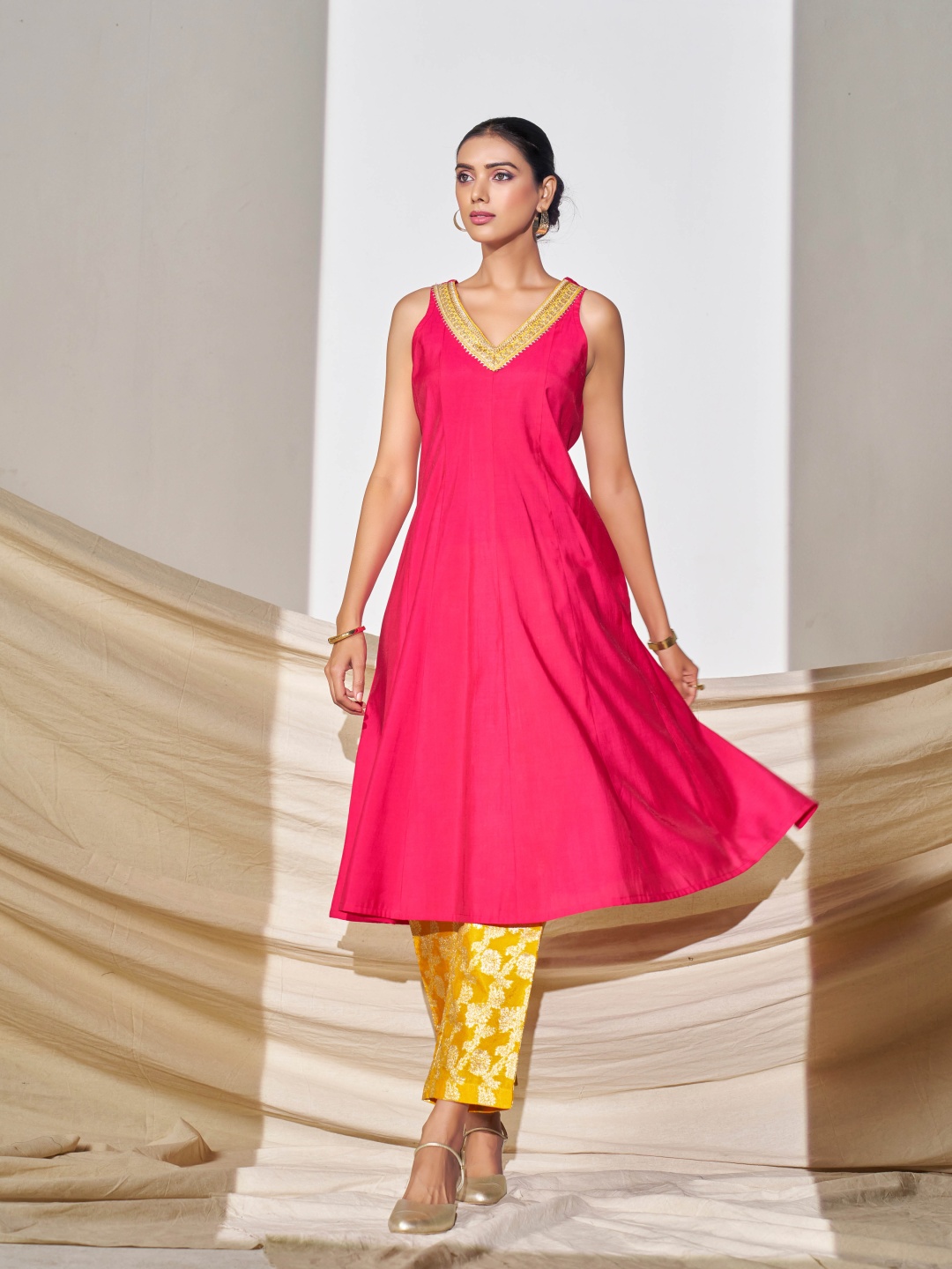 TANNAH Women Floral Dyed Regular Gotta Patti Kurta with Trousers & With Dupatta, Peach
TANNAH Women Floral Dyed Regular Gotta Patti Kurta with Trousers & With Dupatta, Peach