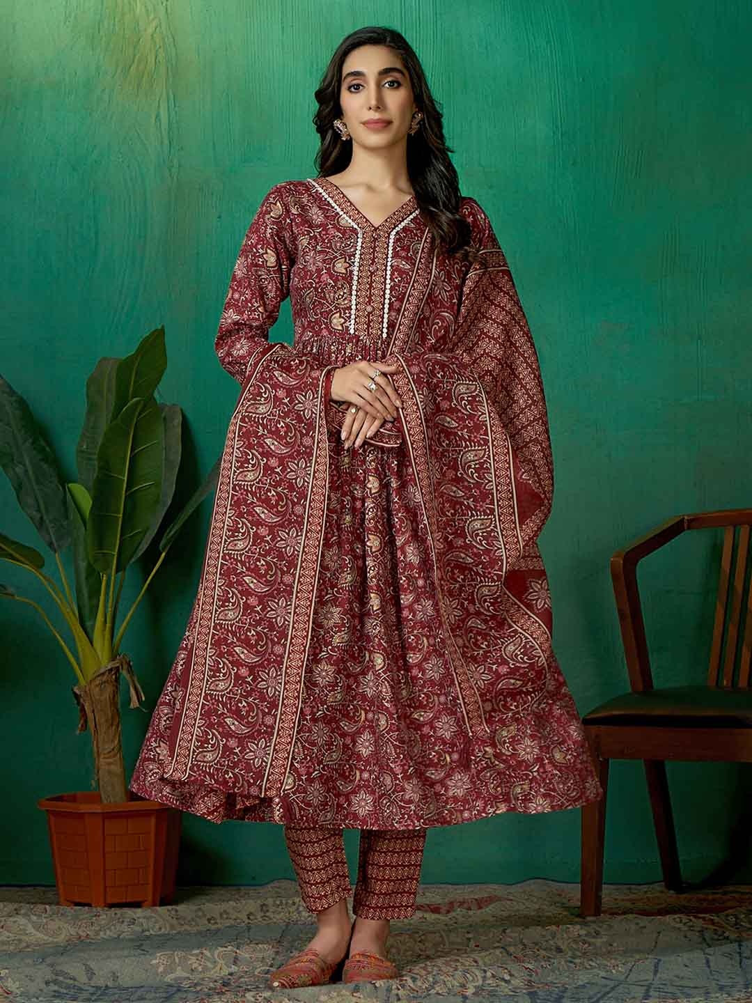 DIVASTRI Women Ethnic Motifs Printed Regular Gotta Patti Pure Cotton Kurta with Trousers & With Dupatta, Maroon
DIVASTRI Women Ethnic Motifs Printed Regular Gotta Patti Pure Cotton Kurta with Trousers & With Dupatta, Maroon