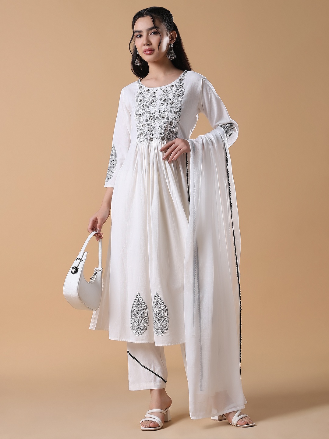 SHOWOFF Women Floral Embroidered Pleated Beads and Stones Kurta with Trousers & With Dupatta, White
SHOWOFF Women Floral Embroidered Pleated Beads and Stones Kurta with Trousers & With Dupatta, White