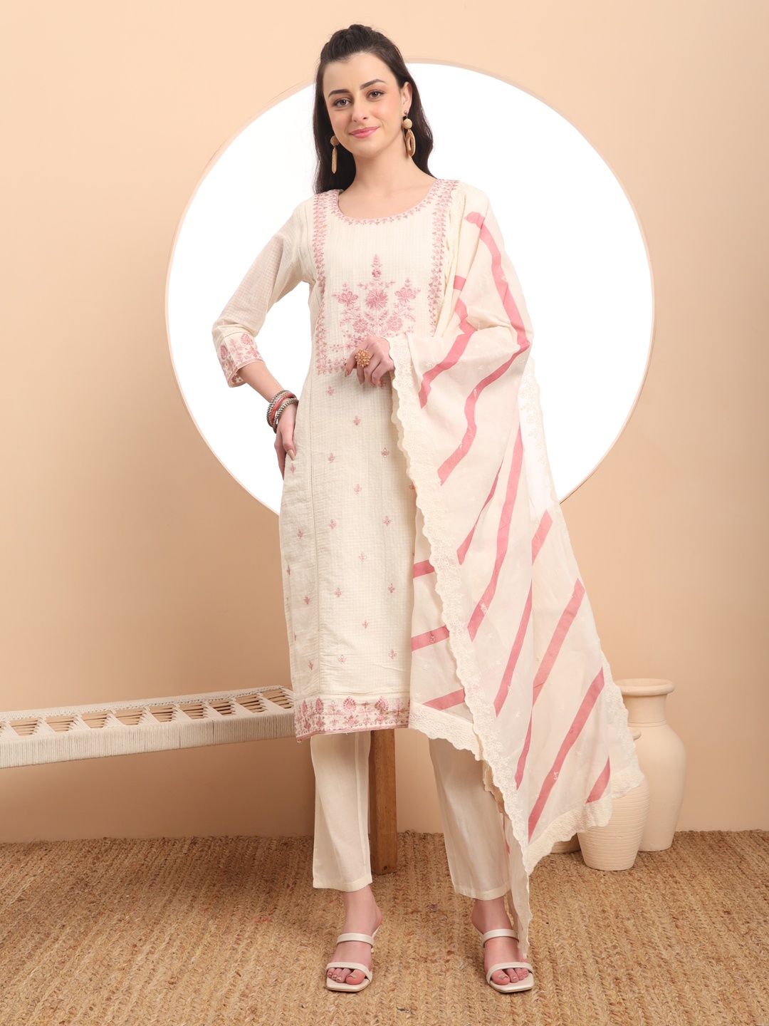 Yufta Women Floral Embroidered Regular Thread Work Pure Cotton Kurta with Trousers & With Dupatta, Off white
Yufta Women Floral Embroidered Regular Thread Work Pure Cotton Kurta with Trousers & With Dupatta, Off white