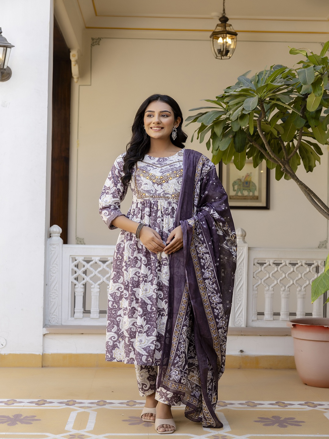 ANNU PARIDHAN Women Floral Printed Regular Pure Cotton Kurta with Trousers & With Dupatta, Lavender
ANNU PARIDHAN Women Floral Printed Regular Pure Cotton Kurta with Trousers & With Dupatta, Lavender