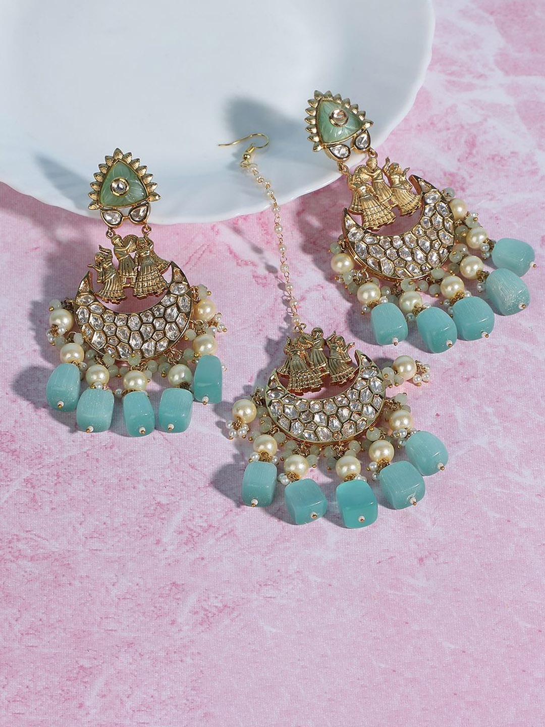 AURAA TRENDS Gold-Plated Kundan Studded Crescent Shaped Traditional Chandbali, Green
AURAA TRENDS Gold-Plated Kundan Studded Crescent Shaped Traditional Chandbali, Green