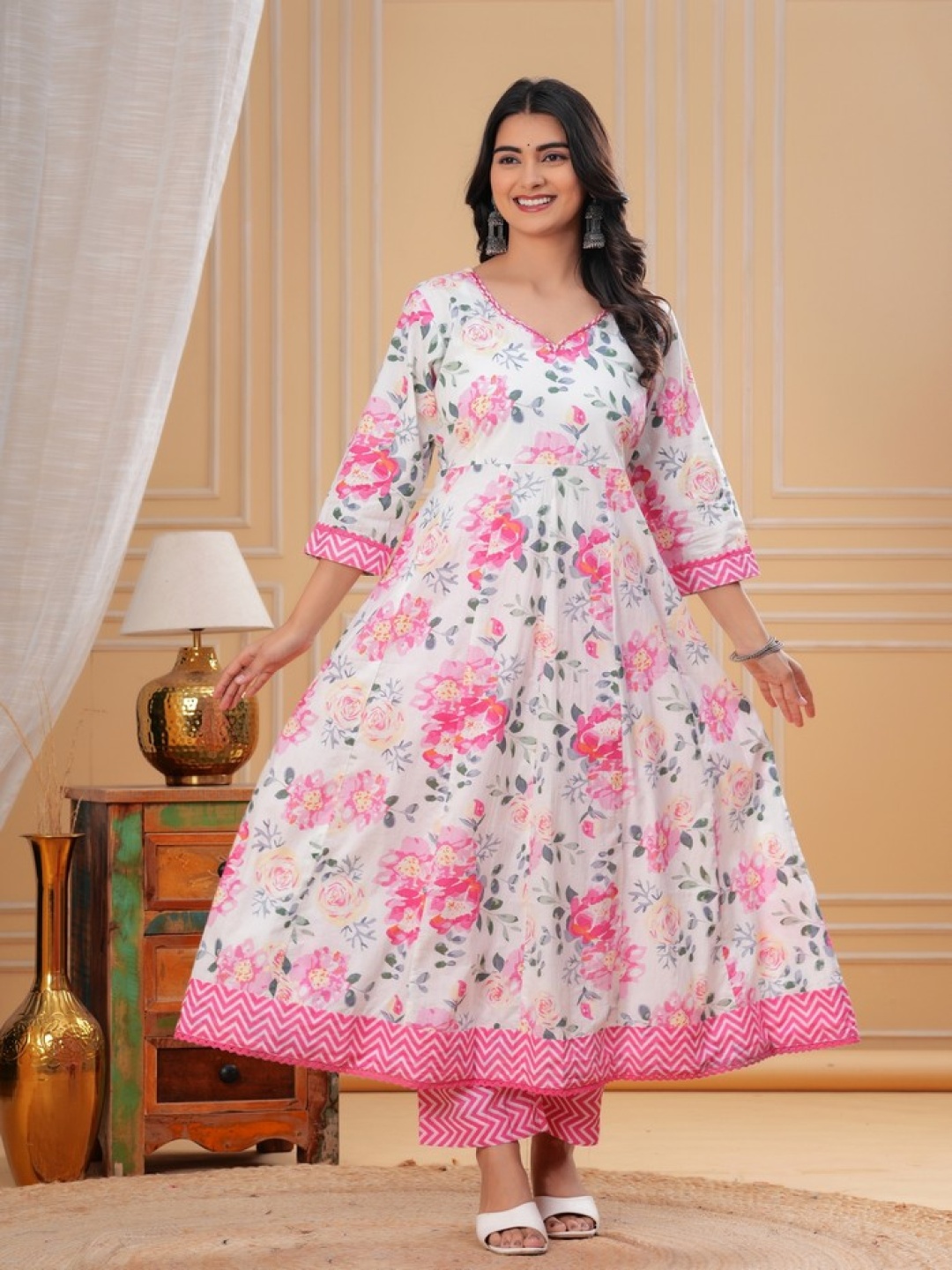Kanahari Women Embroidered Regular Pure Cotton Kurti with Palazzos & With Dupatta, Pink
Kanahari Women Embroidered Regular Pure Cotton Kurti with Palazzos & With Dupatta, Pink