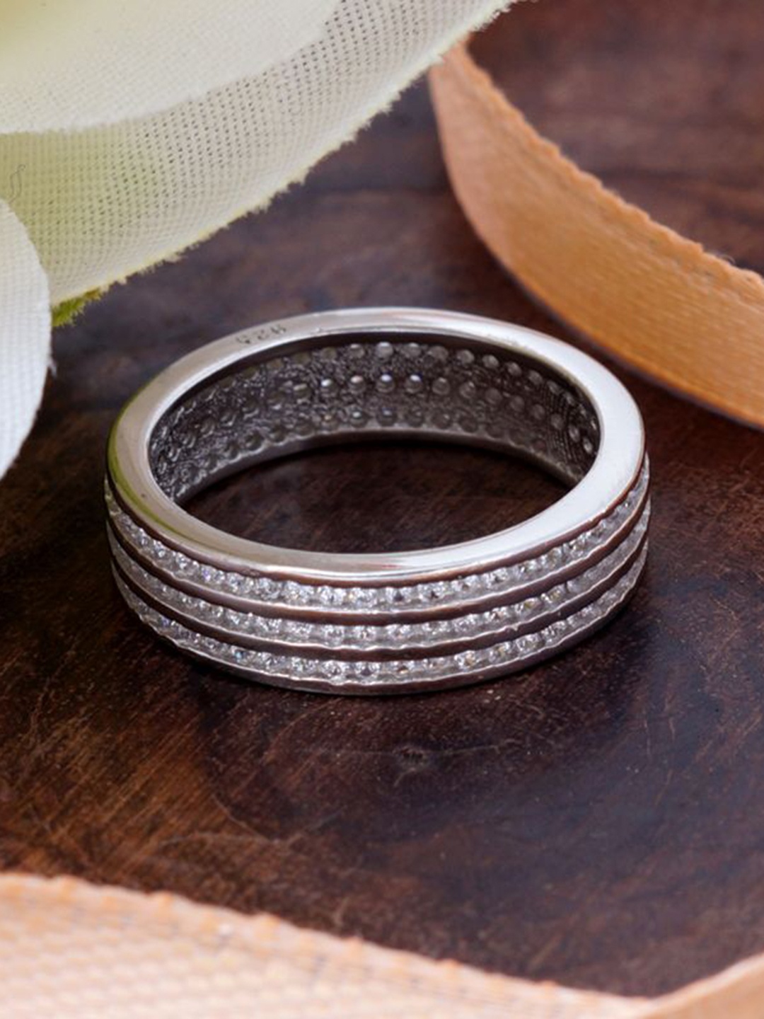 Tuanz Silver Jewelry 925 Sterling Silver Rhodium-Plated Cubic Zirconia-Studded Finger Ring
Tuanz Silver Jewelry 925 Sterling Silver Rhodium-Plated Cubic Zirconia-Studded Finger Ring