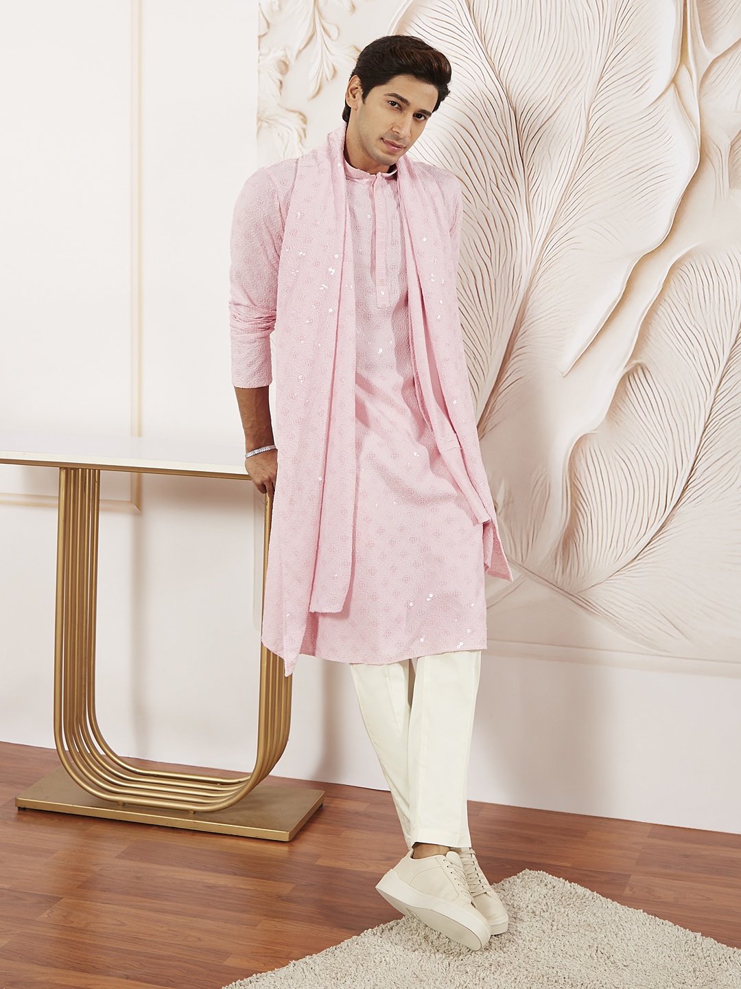 VASTRAMAY Men Floral Embroidered Regular Sequinned Kurta with Pyjamas & With Dupatta, Pink
VASTRAMAY Men Floral Embroidered Regular Sequinned Kurta with Pyjamas & With Dupatta, Pink