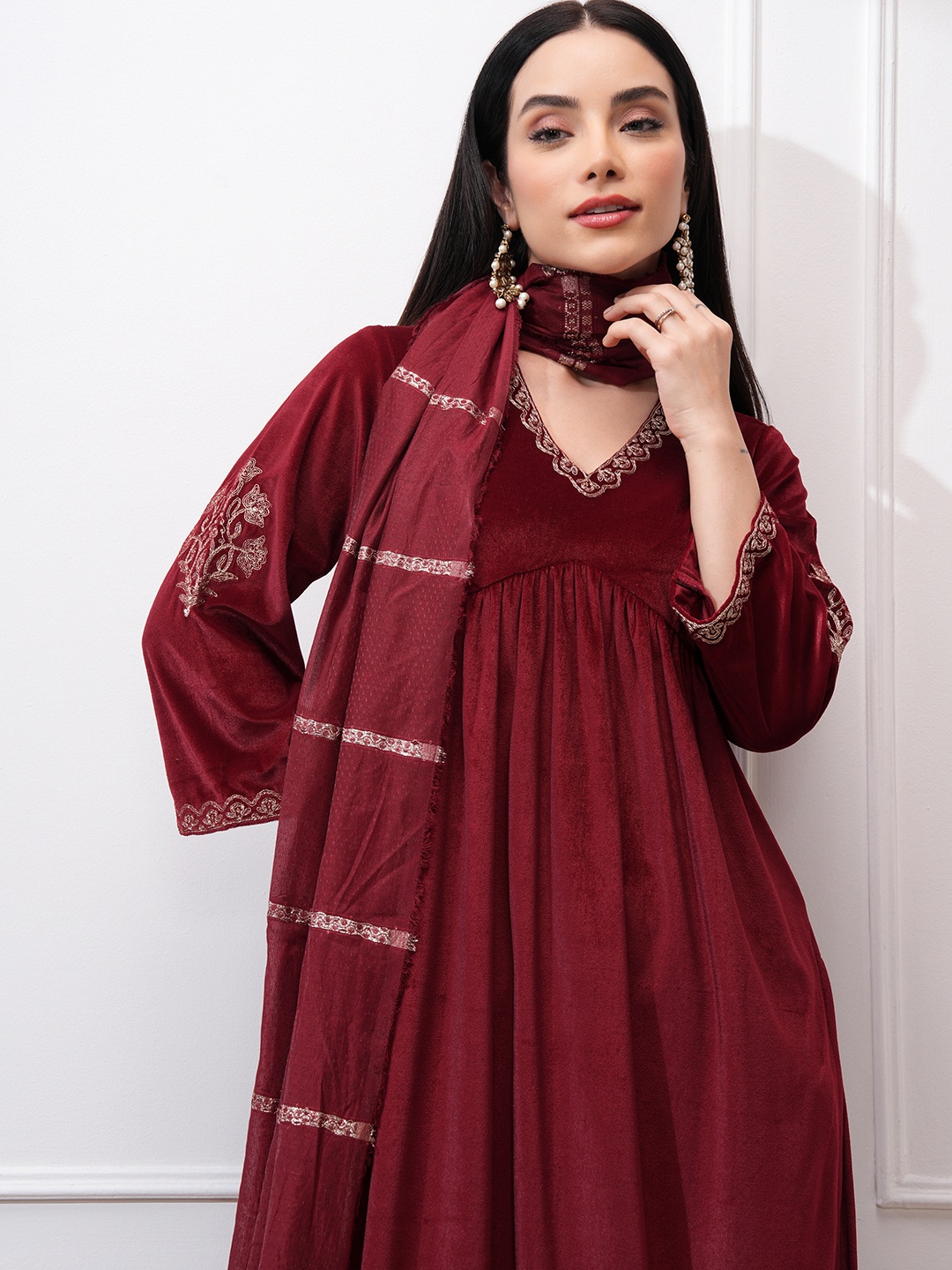 Vishudh Women Ethnic Motifs Embroidered Regular Kurta with Trousers & With Dupatta, Red
Vishudh Women Ethnic Motifs Embroidered Regular Kurta with Trousers & With Dupatta, Red