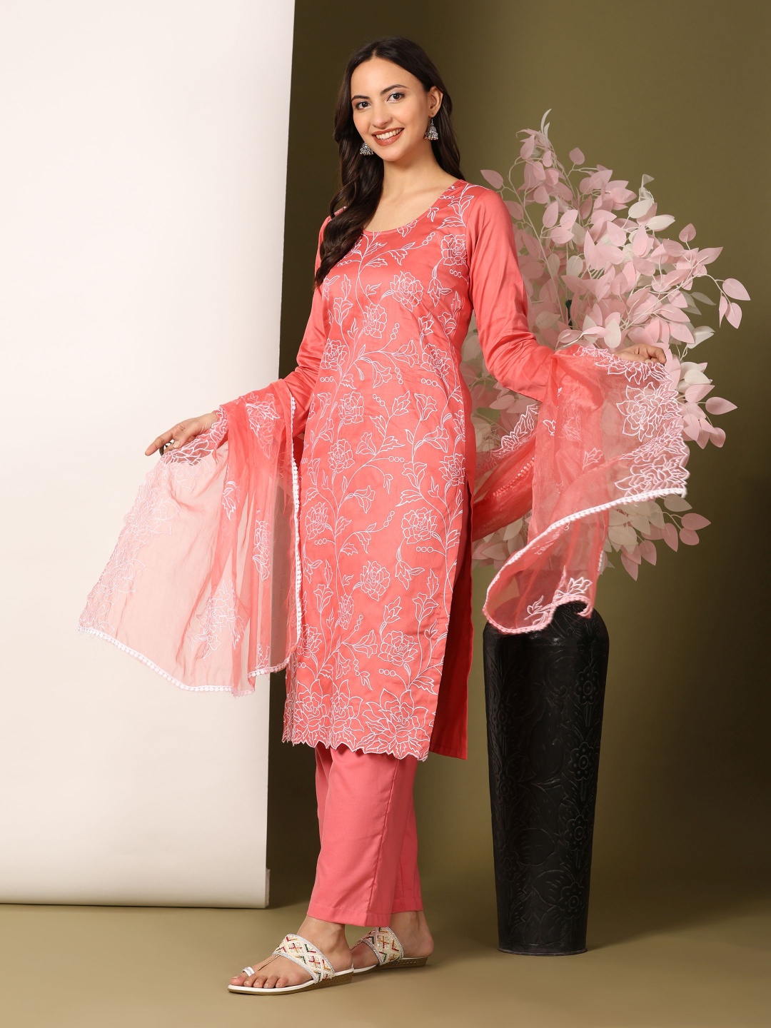 Mamicha Women Embroidered Regular Pure Cotton Kurta with Palazzos & With Dupatta, Pink
Mamicha Women Embroidered Regular Pure Cotton Kurta with Palazzos & With Dupatta, Pink