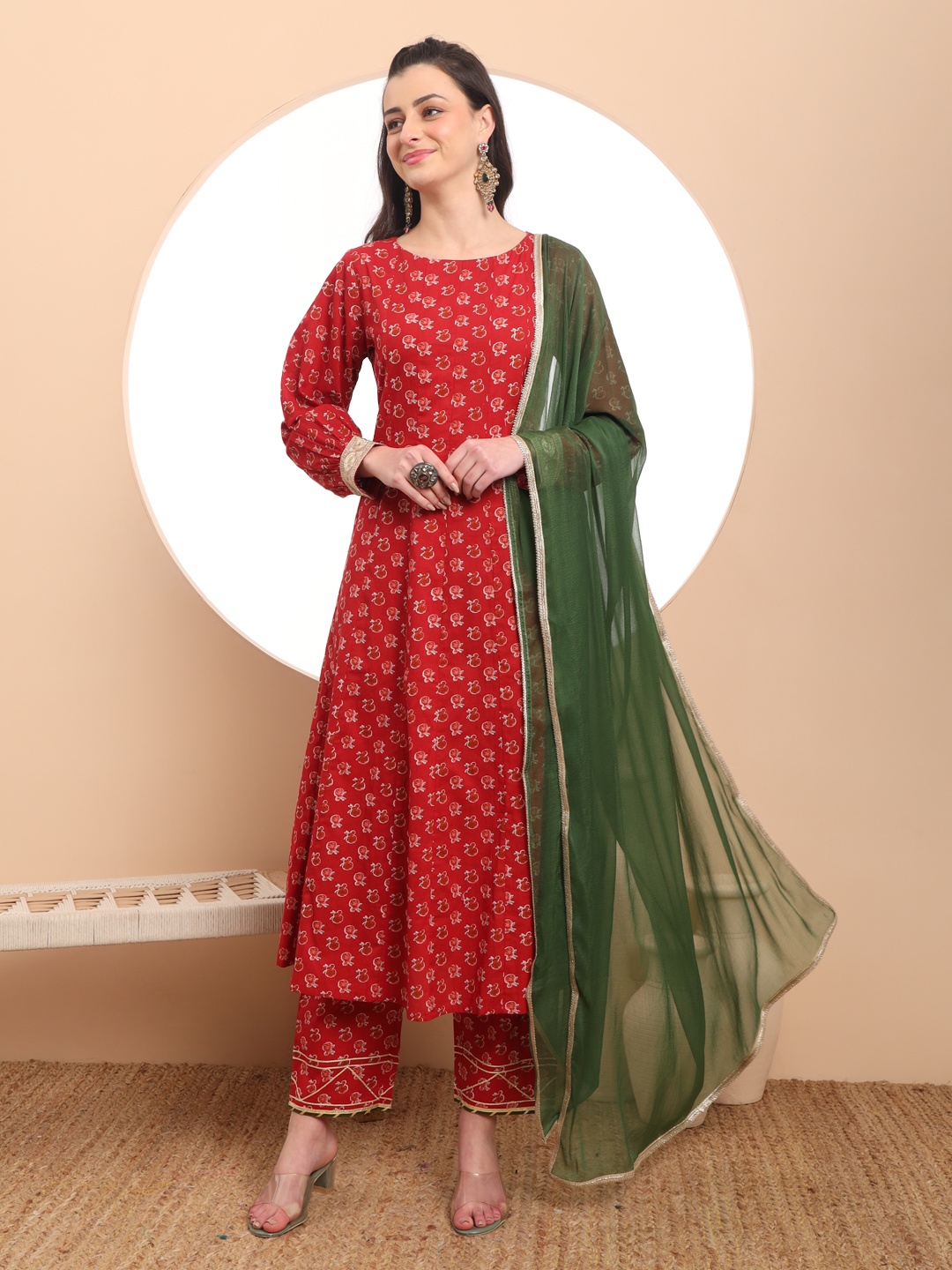 Yufta Women Floral Printed Regular Gotta Patti Pure Cotton Kurta with Trousers & With Dupatta, Red
Yufta Women Floral Printed Regular Gotta Patti Pure Cotton Kurta with Trousers & With Dupatta, Red