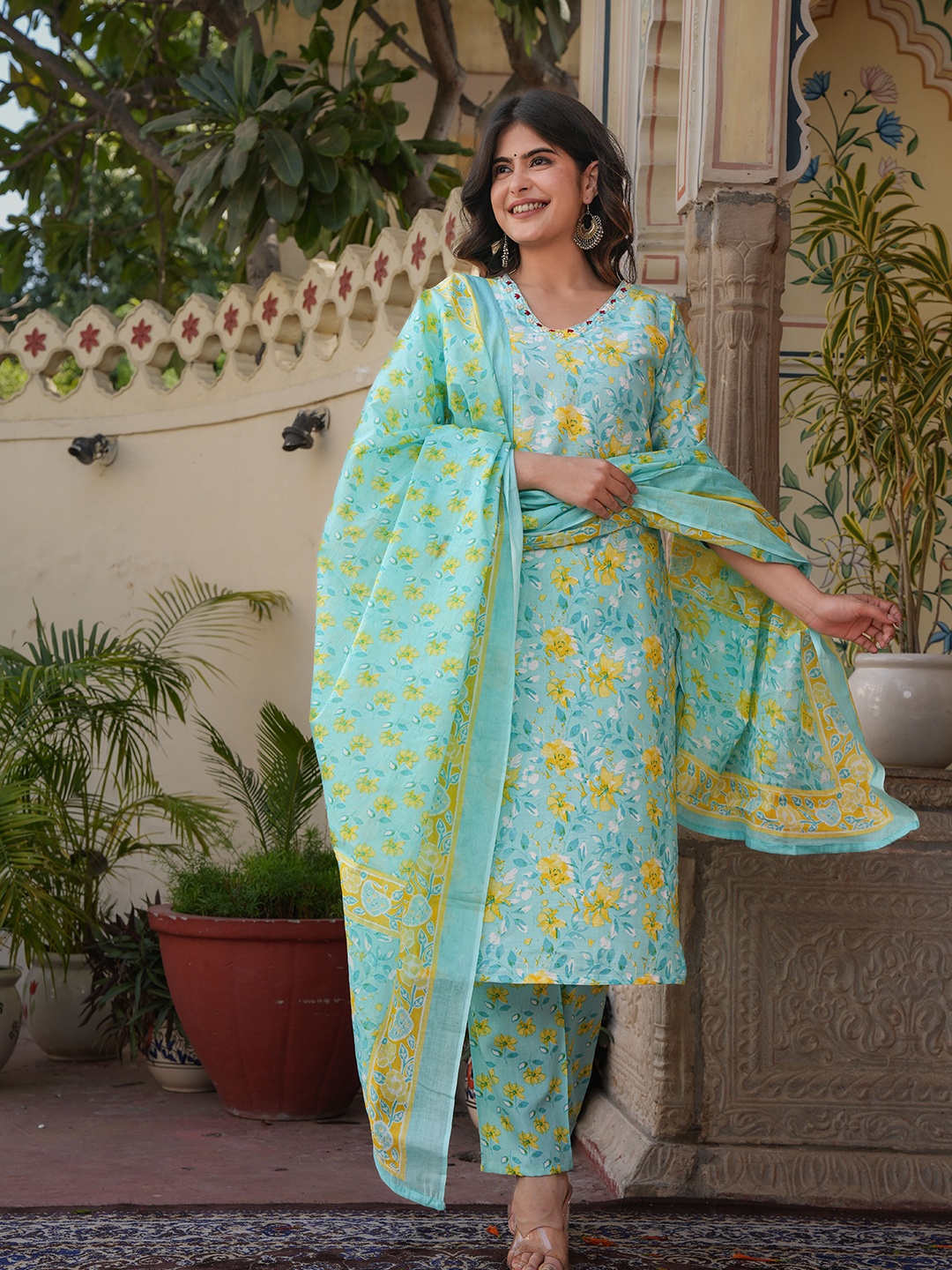 Kairab Women Floral Printed Regular Pure Cotton Kurta with Palazzos & With Dupatta, Blue
Kairab Women Floral Printed Regular Pure Cotton Kurta with Palazzos & With Dupatta, Blue