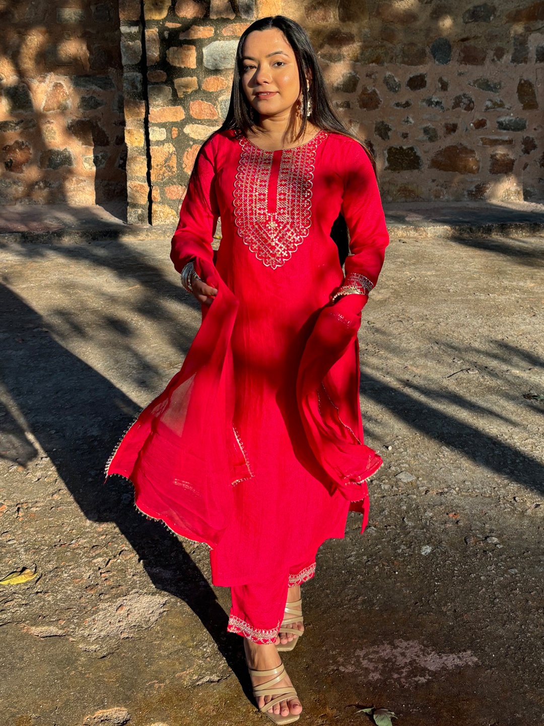VredeVogel Women Floral Embroidered Regular Kurta with Trousers & With Dupatta, Pink
VredeVogel Women Floral Embroidered Regular Kurta with Trousers & With Dupatta, Pink